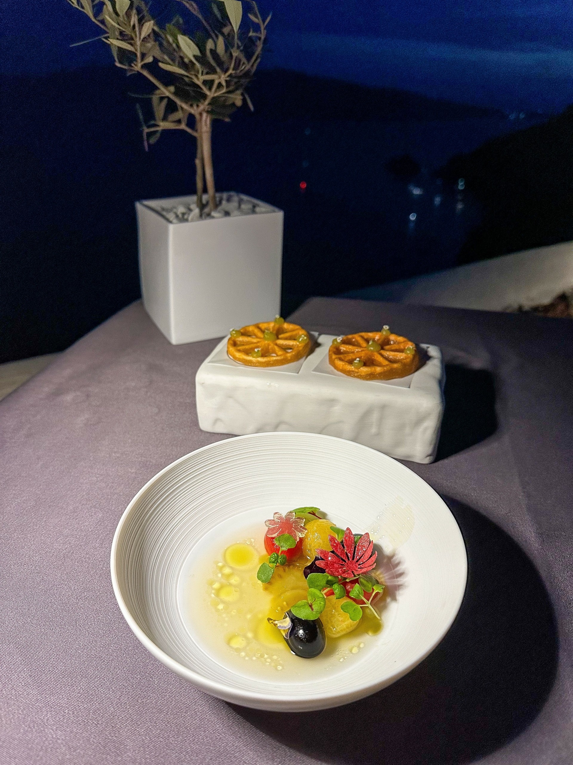 Petra : Μια κορυφαία εμπειρία σύγχρονης ελληνικής κουζίνας με φόντο την Καλντέρα