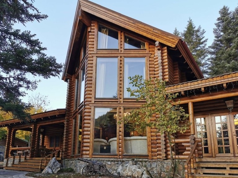 Μια όαση δροσιάς στα 1.330 μέτρα υψόμετρο, μέσα στη φύση της Αρκαδίας, δύο ώρες από την Αθήνα