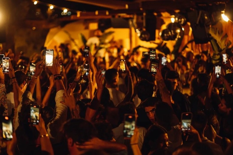 Γιατί όλοι μιλούν για το Ftelia Pacha Mykonos;