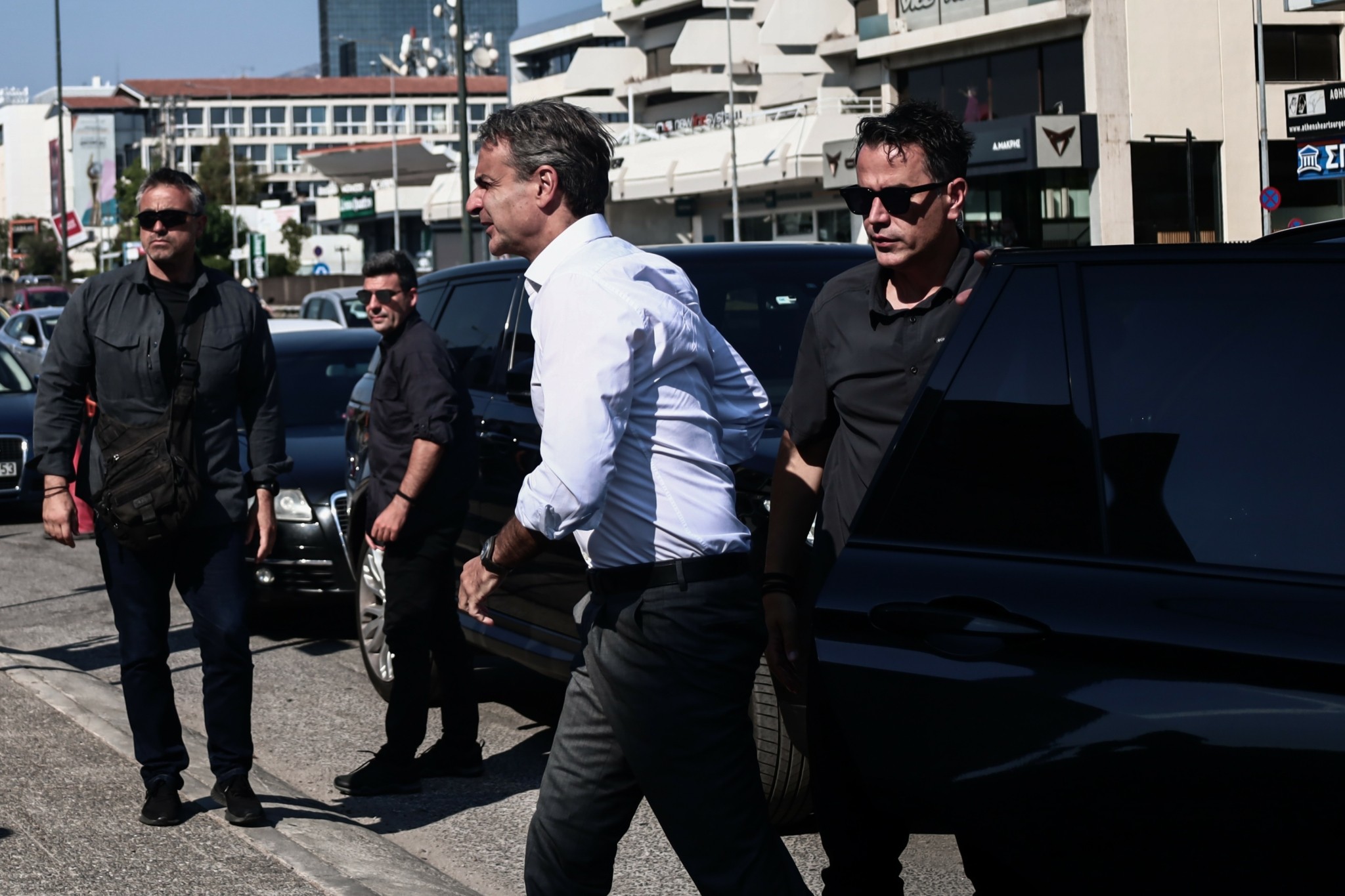 Στο Συντονιστικό Κέντρο Επιχειρήσεων για τη φωτιά στη Ρόδο ο Μητσοτάκης