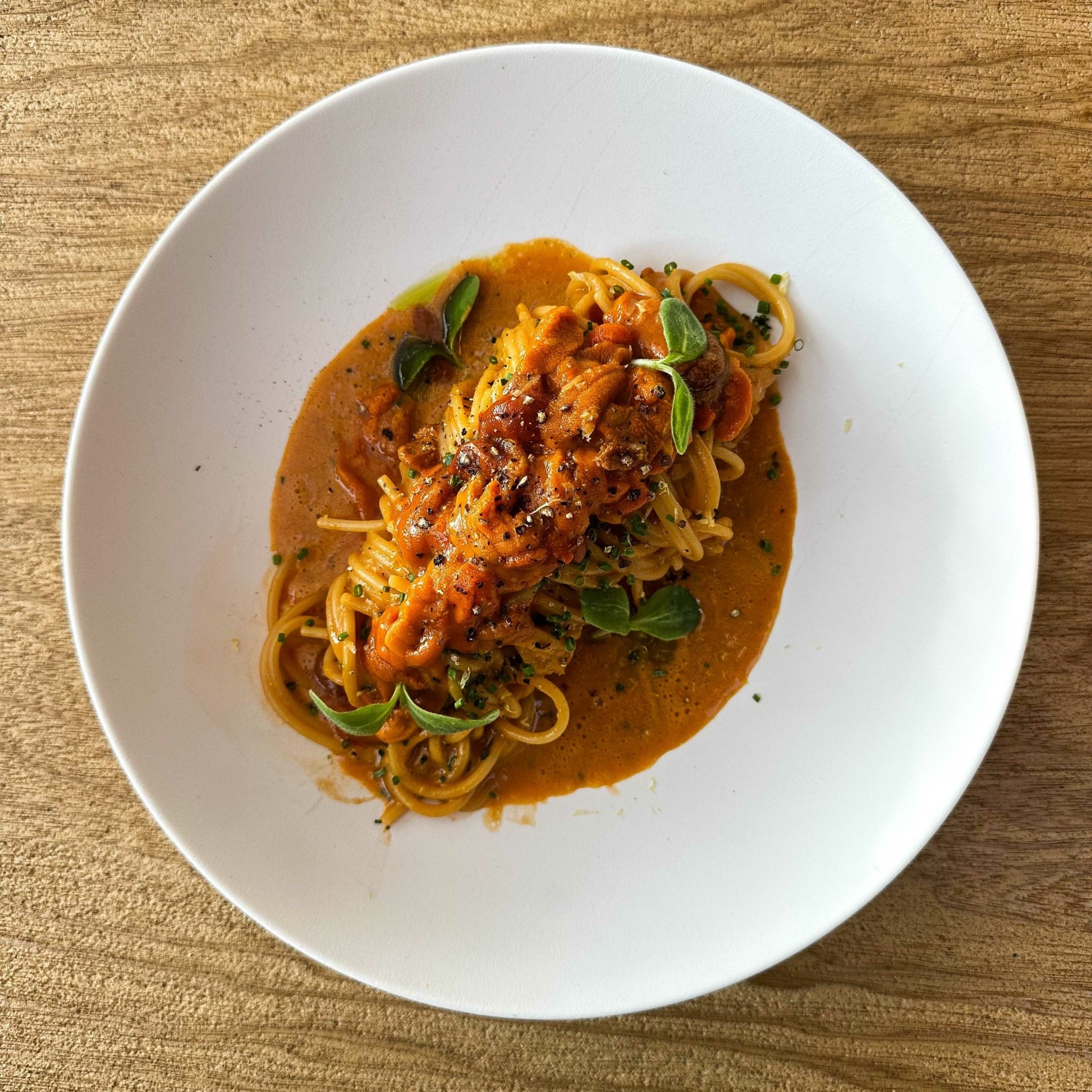 Alemagou – Δοκιμάζουμε το μενού στο αισθησιακό beach club της Φτελιάς στη Μύκονο