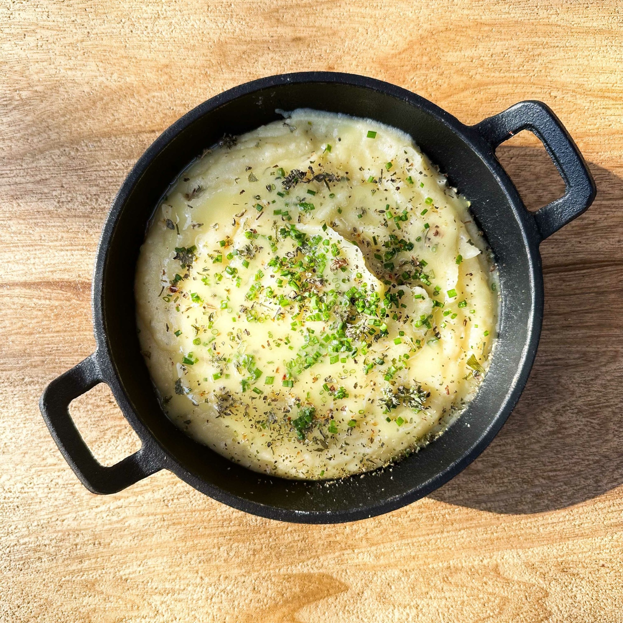 Alemagou – Δοκιμάζουμε το μενού στο αισθησιακό beach club της Φτελιάς στη Μύκονο