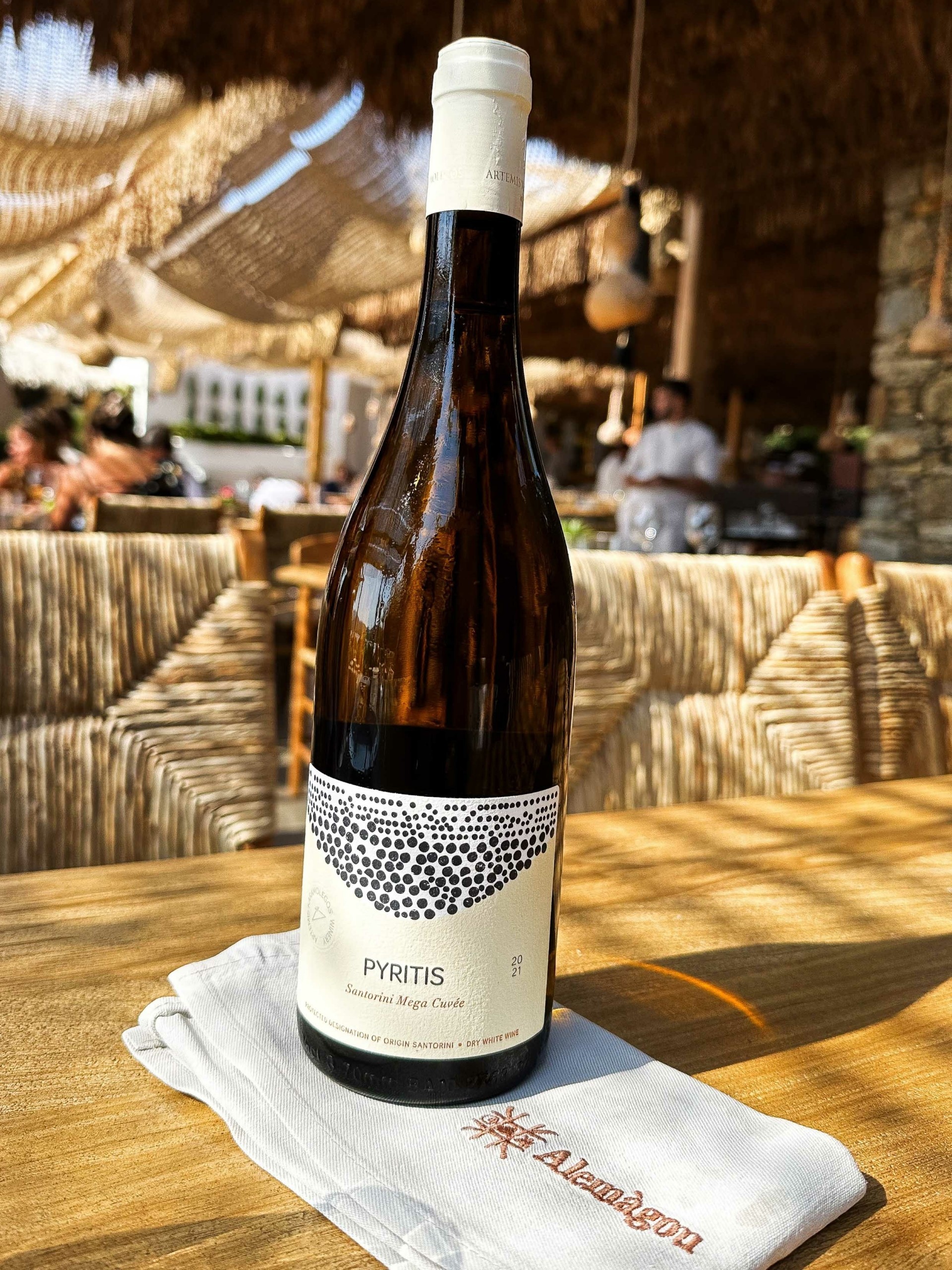 Alemagou – Δοκιμάζουμε το μενού στο αισθησιακό beach club της Φτελιάς στη Μύκονο