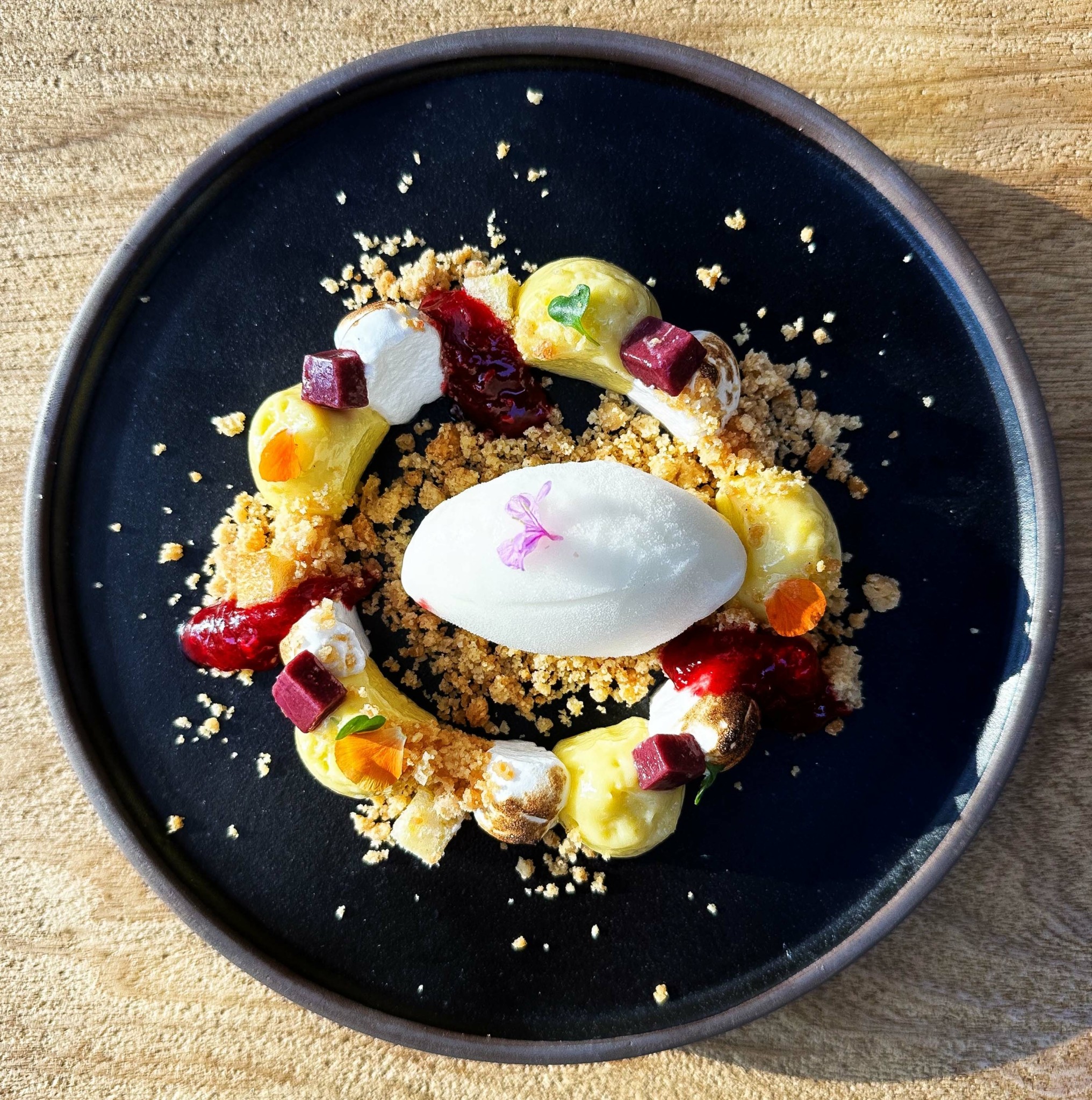 Alemagou – Δοκιμάζουμε το μενού στο αισθησιακό beach club της Φτελιάς στη Μύκονο