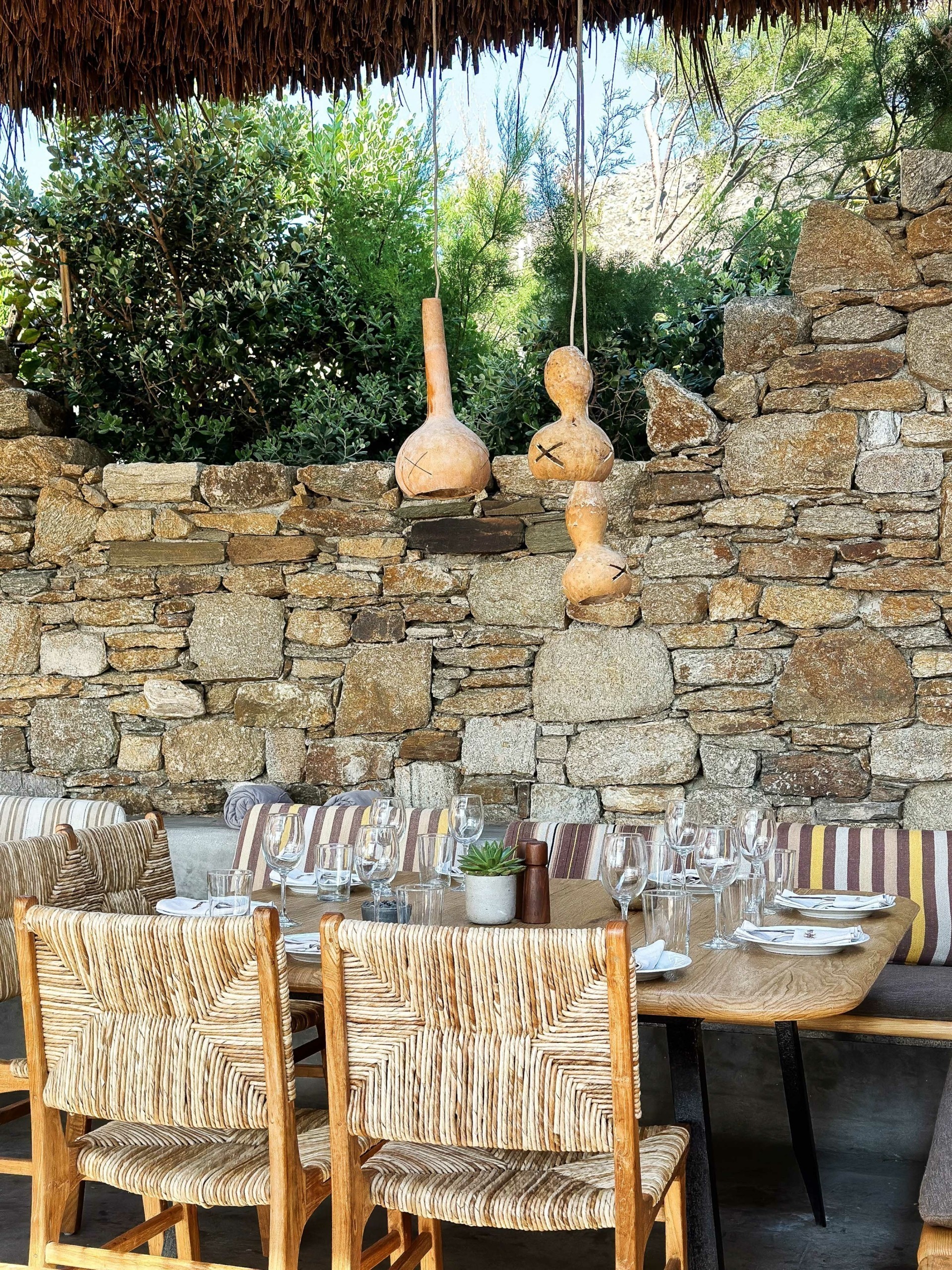 Alemagou – Δοκιμάζουμε το μενού στο αισθησιακό beach club της Φτελιάς στη Μύκονο