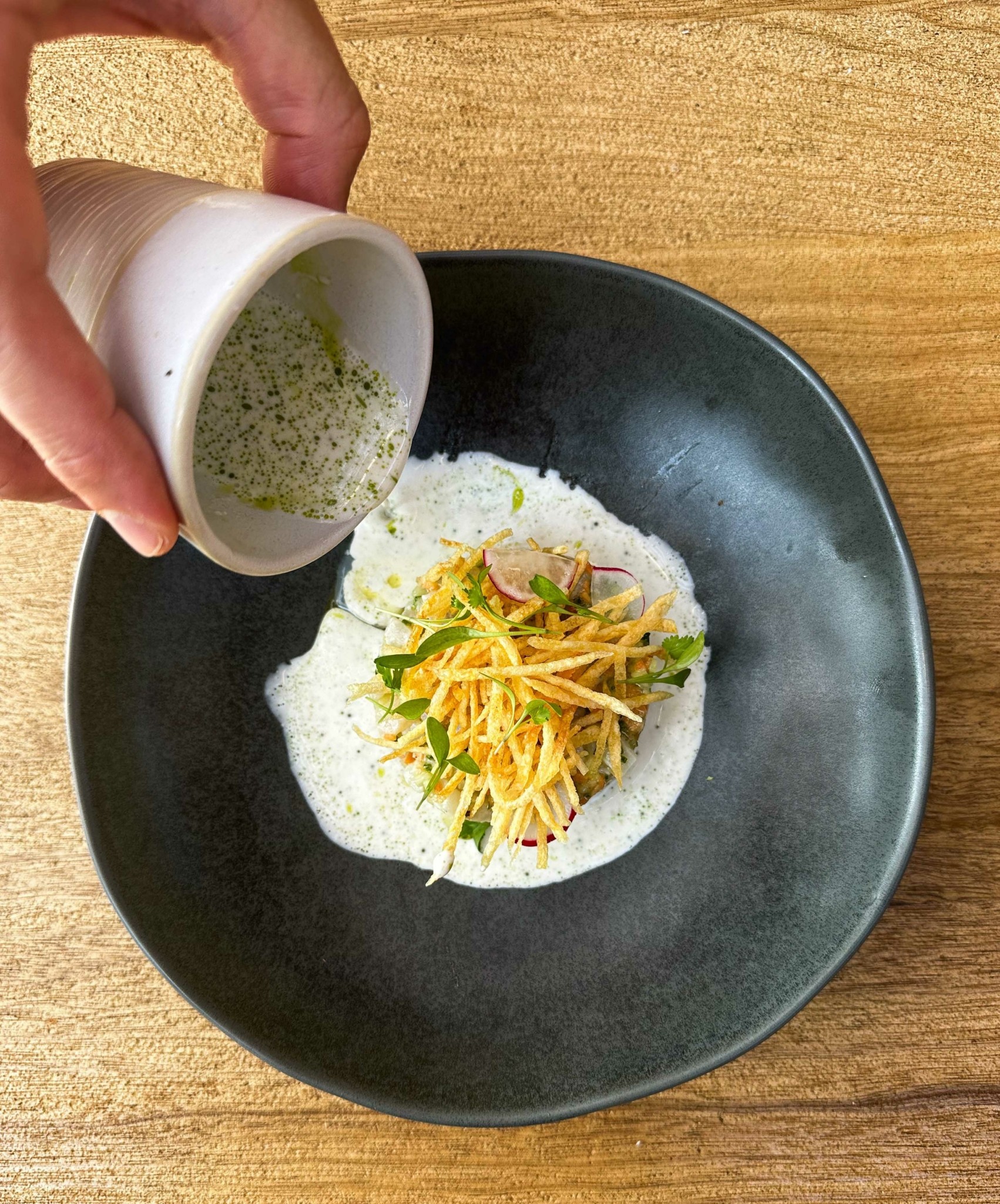 Alemagou – Δοκιμάζουμε το μενού στο αισθησιακό beach club της Φτελιάς στη Μύκονο