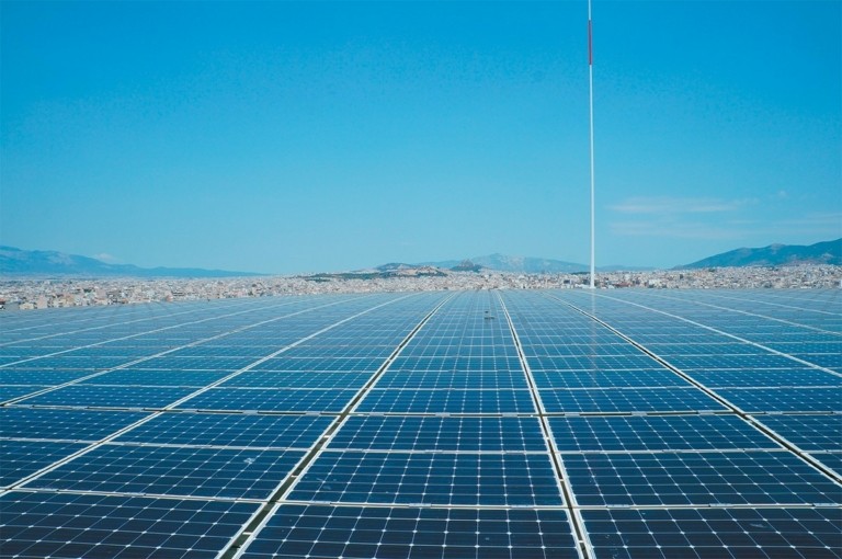 Big Solar: Η εταιρεία που ντύνει με φωτοβολταϊκά τις πιο… δημοφιλείς στέγες