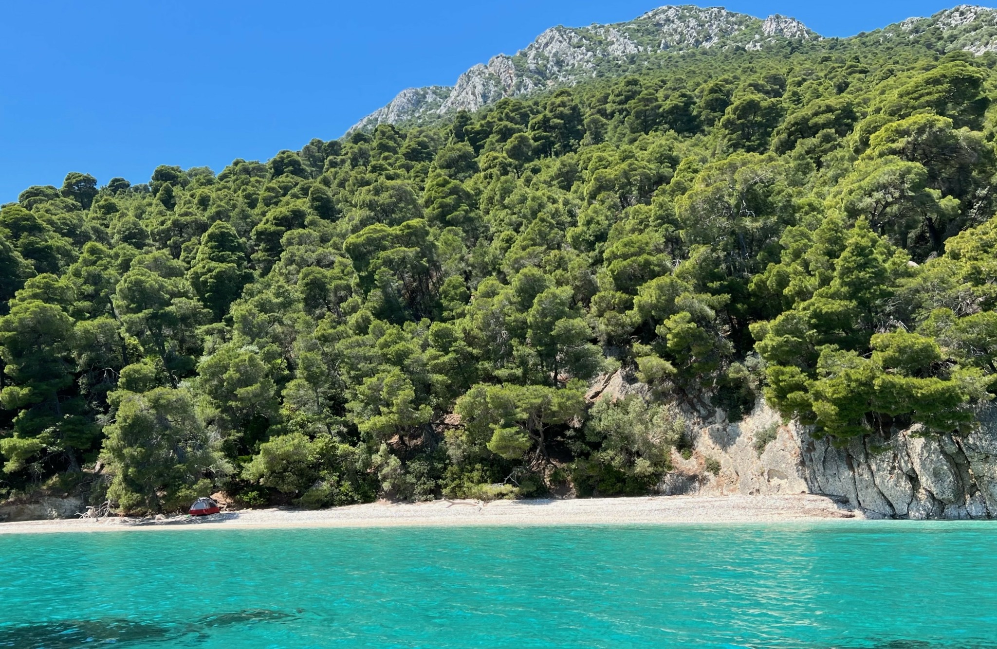 Η τοπ διαδρομή με φουσκωτό στο Ιόνιο: 11 στάσεις, τιρκουάζ νερά κι ένα μαγικό ακατοίκητο νησί