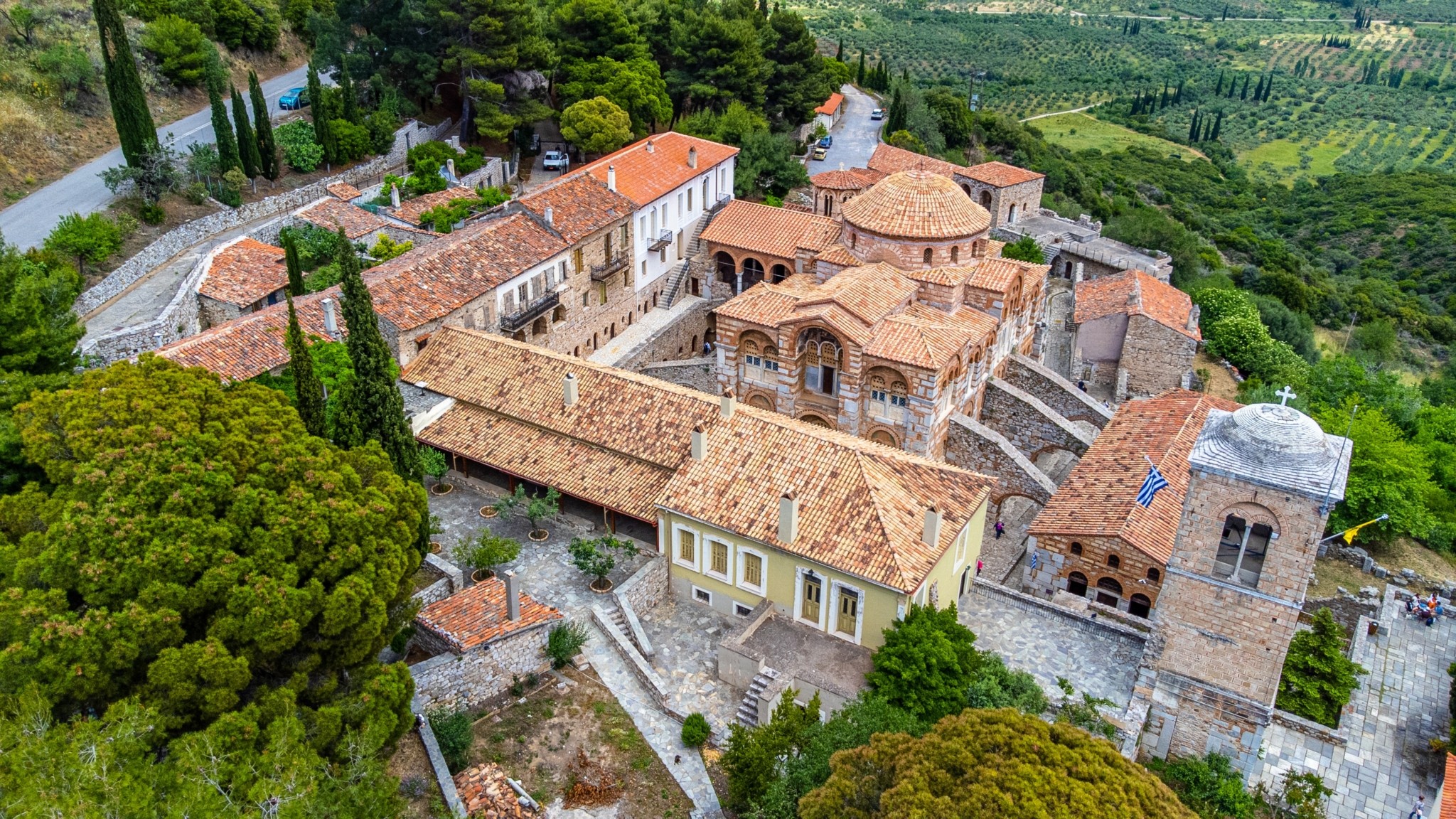 Ενας κρυμμένος καταπράσινος παράδεισος – Η διαδρομή προς το οροπέδιο Αρβανίτσα στο όρος Ελικώνας