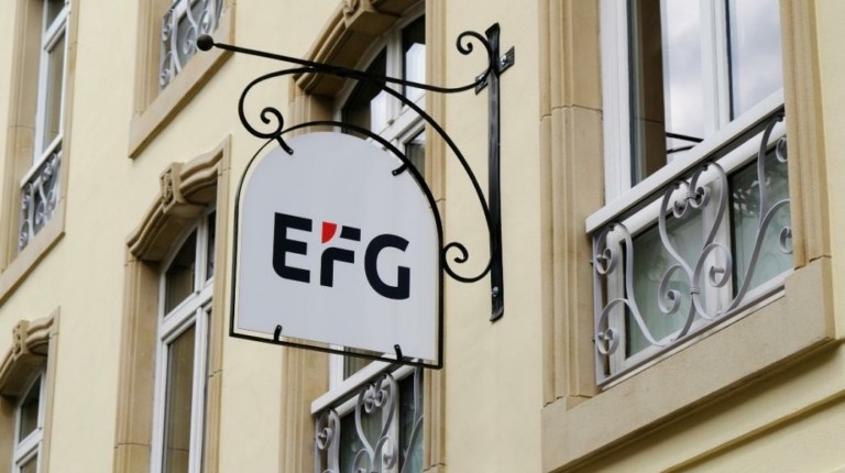Bloomberg: Η EFG του Λάτση ετοιμάζεται να προσλάβει 100 νέους τραπεζίτες