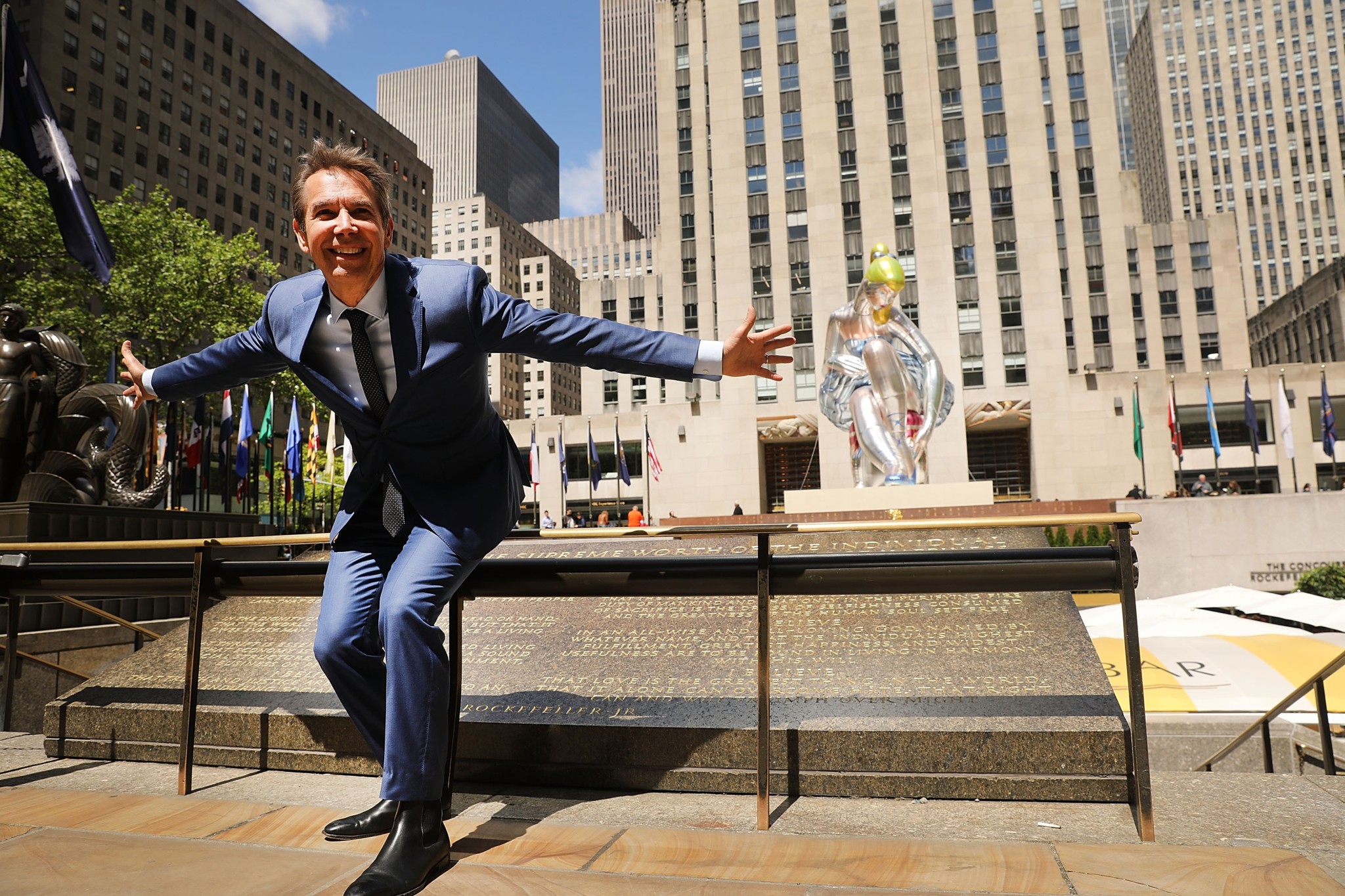 Tζεφ Κουνς – Γιατί το έργο του φτάνει σε τιμές-ρεκόρ για εν ζωή καλλιτέχνη