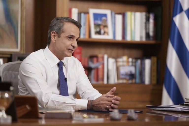 Handelsblatt: Πώς τα καταφέρνει τόσο καλά ο Μητσοτάκης;