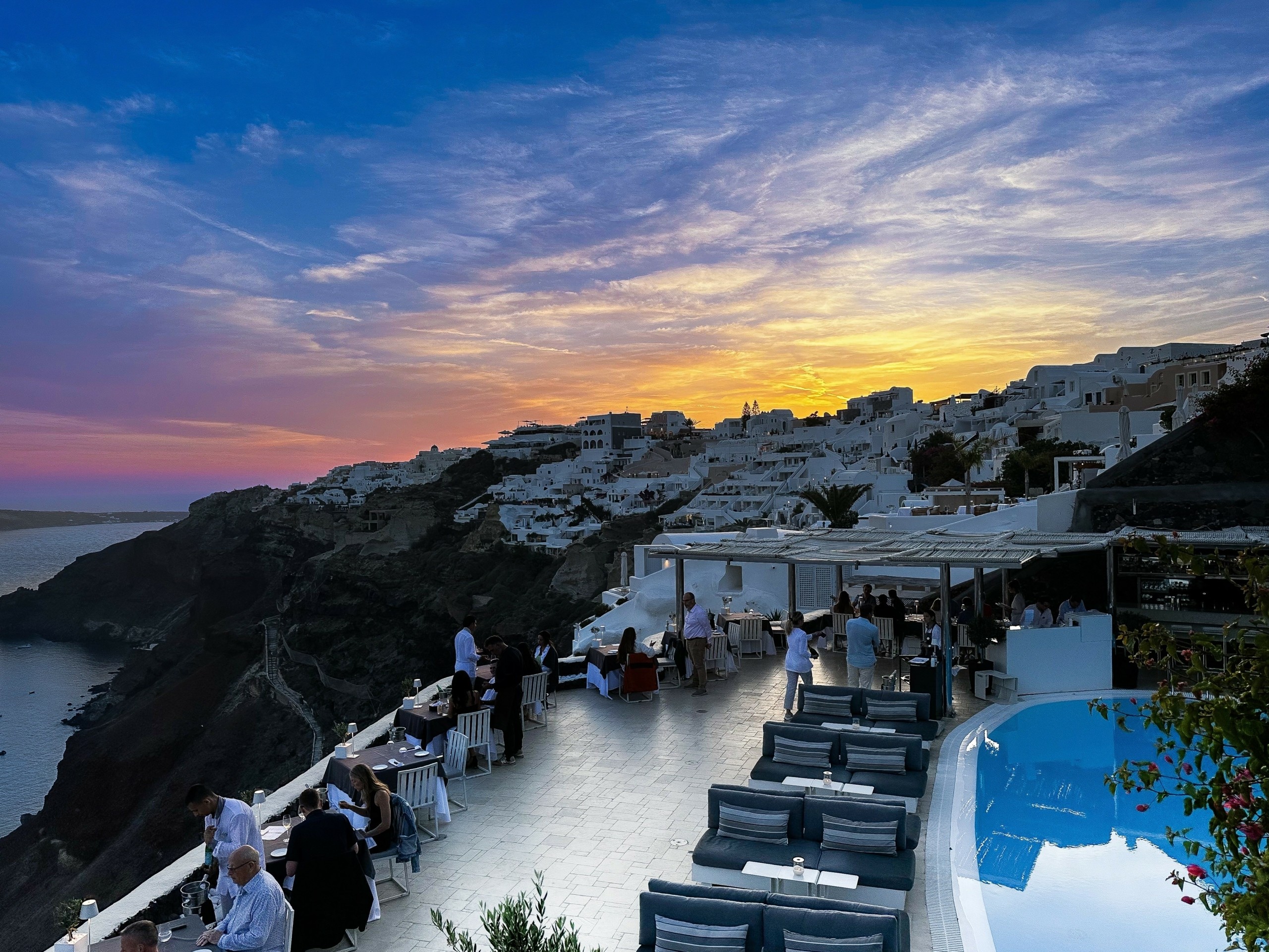 Petra : Μια κορυφαία εμπειρία σύγχρονης ελληνικής κουζίνας με φόντο την ...