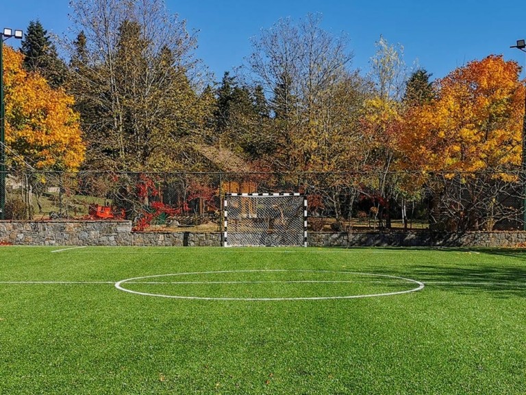 Μια όαση δροσιάς στα 1.330 μέτρα υψόμετρο, μέσα στη φύση της Αρκαδίας, δύο ώρες από την Αθήνα