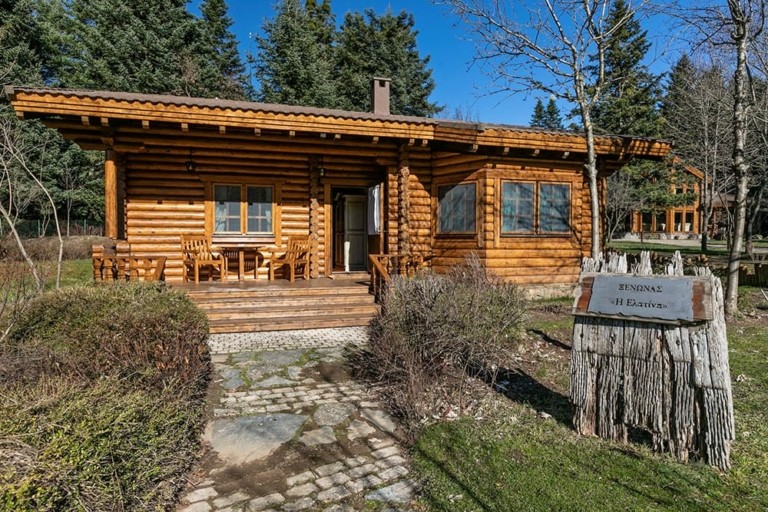 Μια όαση δροσιάς στα 1.330 μέτρα υψόμετρο, μέσα στη φύση της Αρκαδίας, δύο ώρες από την Αθήνα