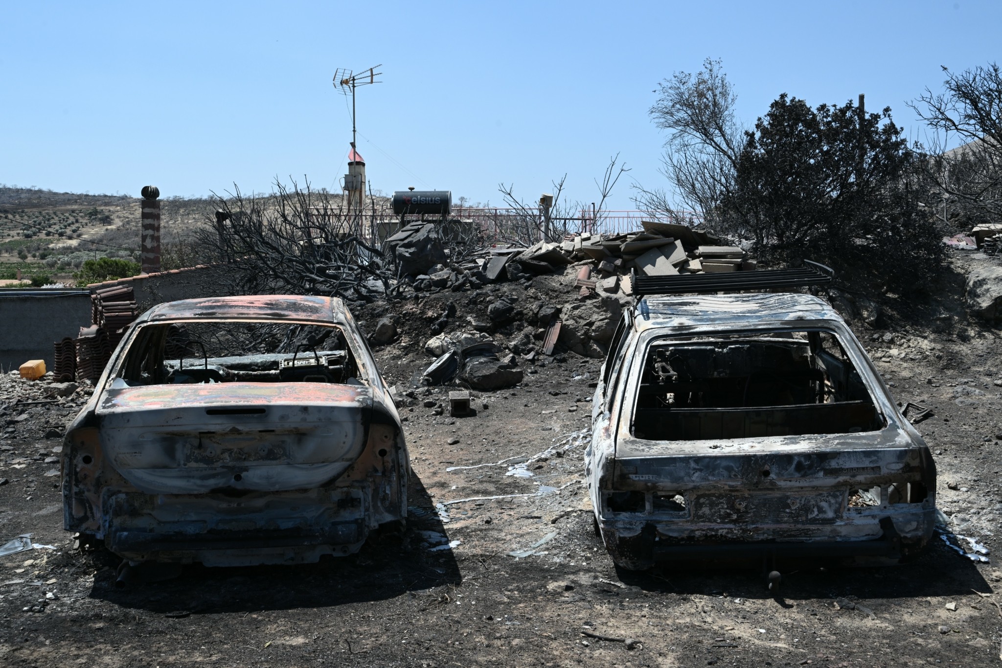 Ξεκίνησαν οι καταγραφές των ζημιών από την πυρκαγιά στην Ανατολική Αττική