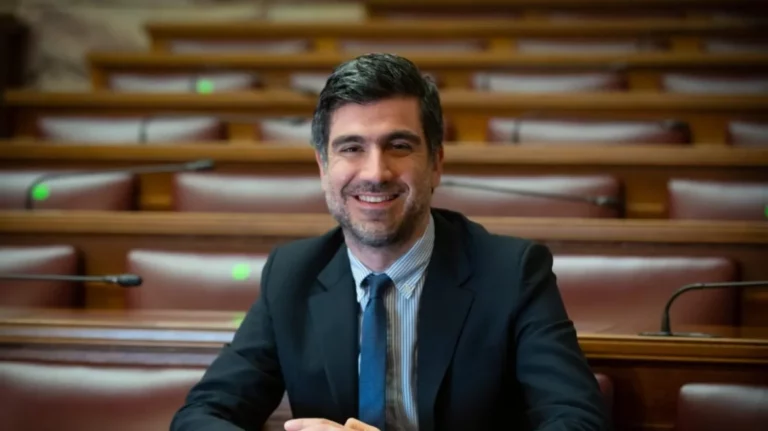 Εκπρόσωπος Τύπου του ΠΑΣΟΚ-ΚΙΝΑΛ ο Θανάσης Γλαβίνας