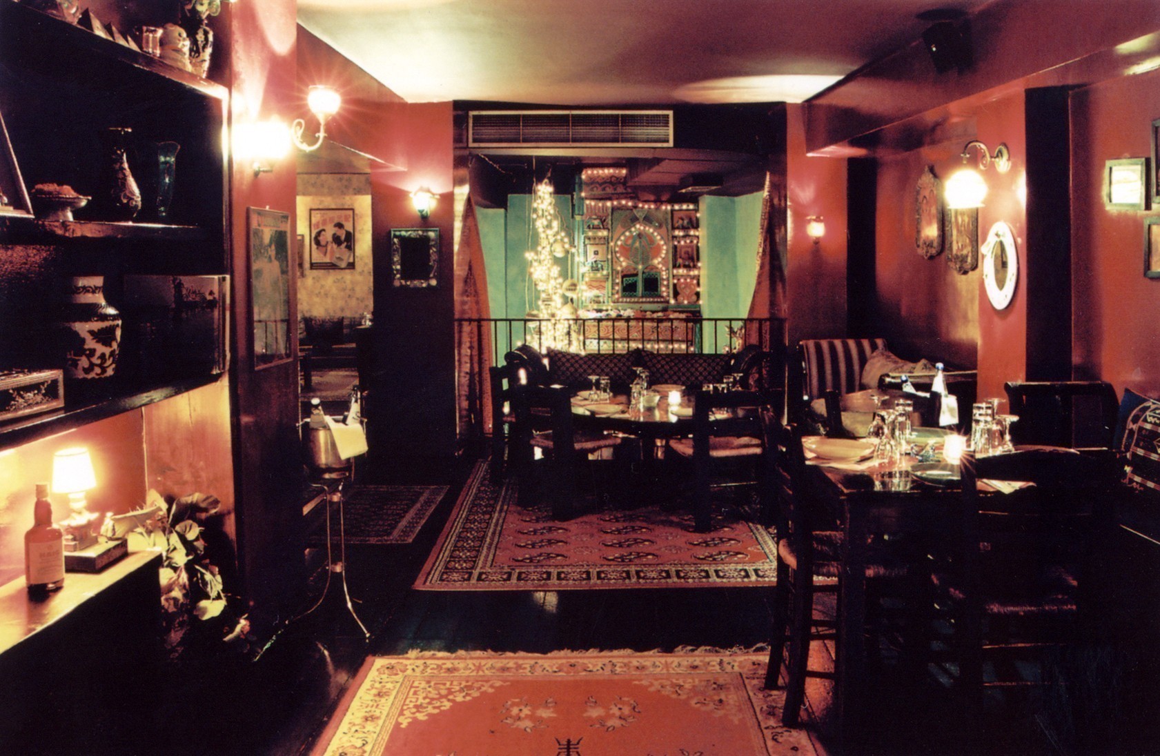 Το θρυλικό Bar Guru Bar στην πλατεία Θεάτρου – Ο δημιουργός αφηγείται την ιστορία που μένει ανεξίτηλη (φωτό)