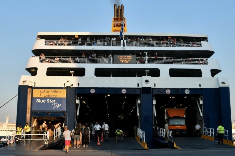 Ακτοπλοϊκά εισιτήρια: Σπεύδει η κυβέρνηση για μείωση στις τιμές –  Έρχεται σύσκεψη στο Μαξίμου και συνάντηση με ακτοπλόους