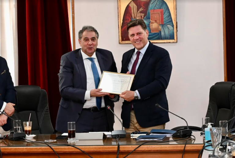 Επίτιμο μέλος του ΔΣ του ΕΒΕΠ ο Μιλτιάδης Βαρβιτσιώτης (pics) (tweet)