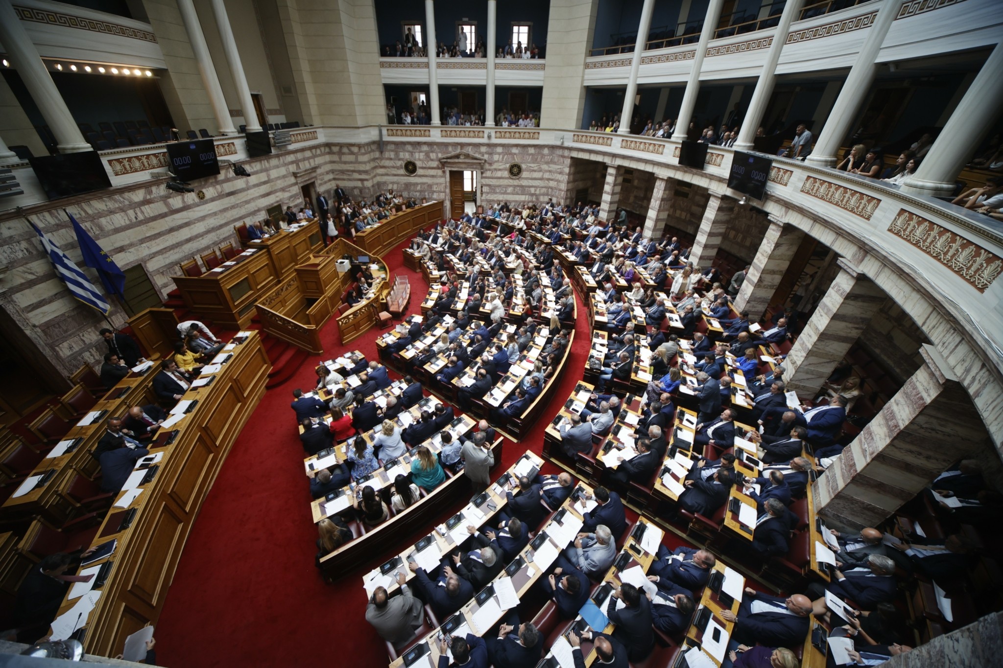 Τα στατιστικά της νέας Βουλής – Ποιο είναι το επάγγελμα των περισσότερων βουλευτών