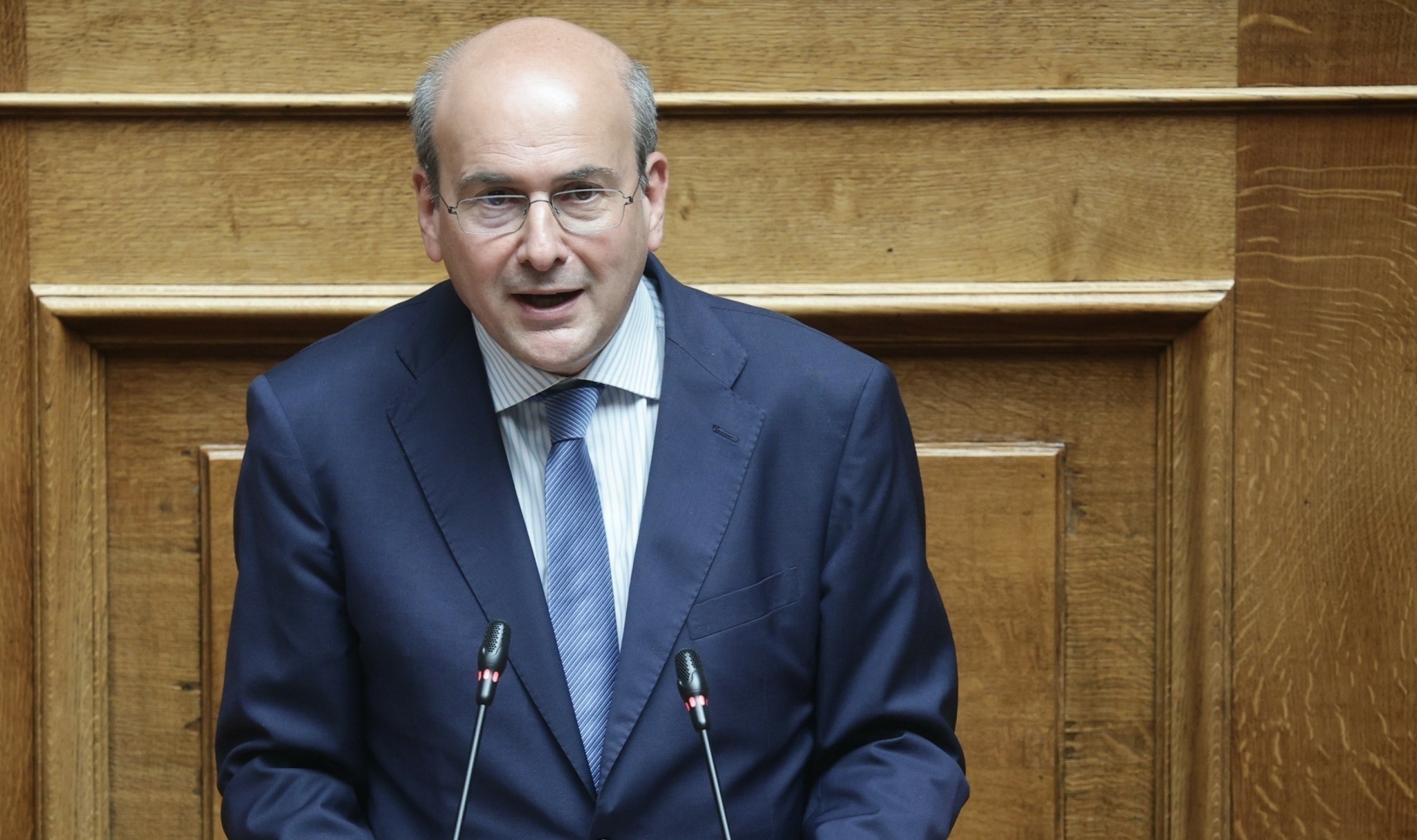 Χατζηδάκης στη Βουλή: Επωφελείται κάθε δανειολήπτης και εγγυητής από το τραπεζικό νομοσχέδιο