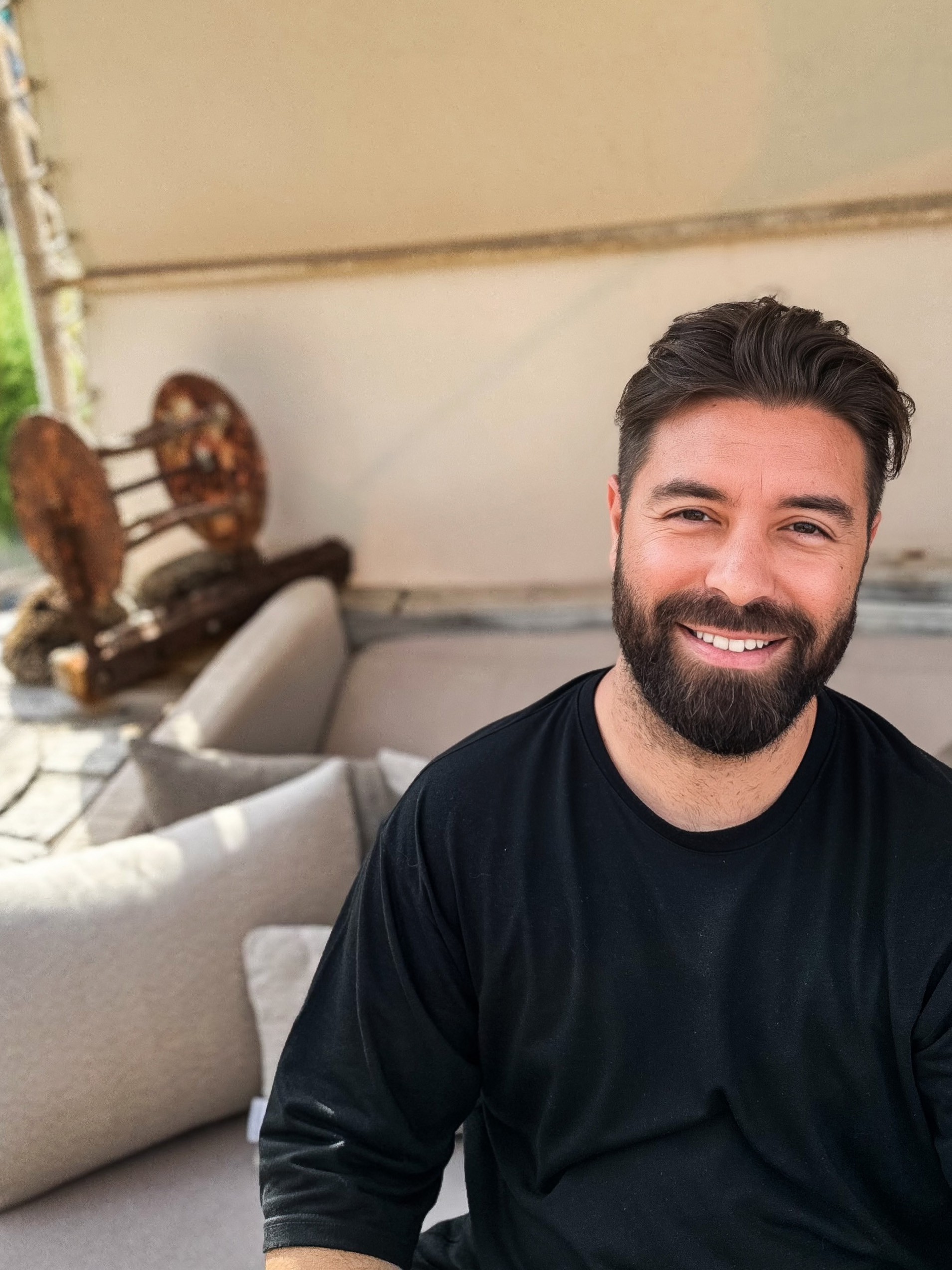 Yalos – Fun dining στη μαγική παραλία του Έξω Γιαλού στη Σαντορίνη