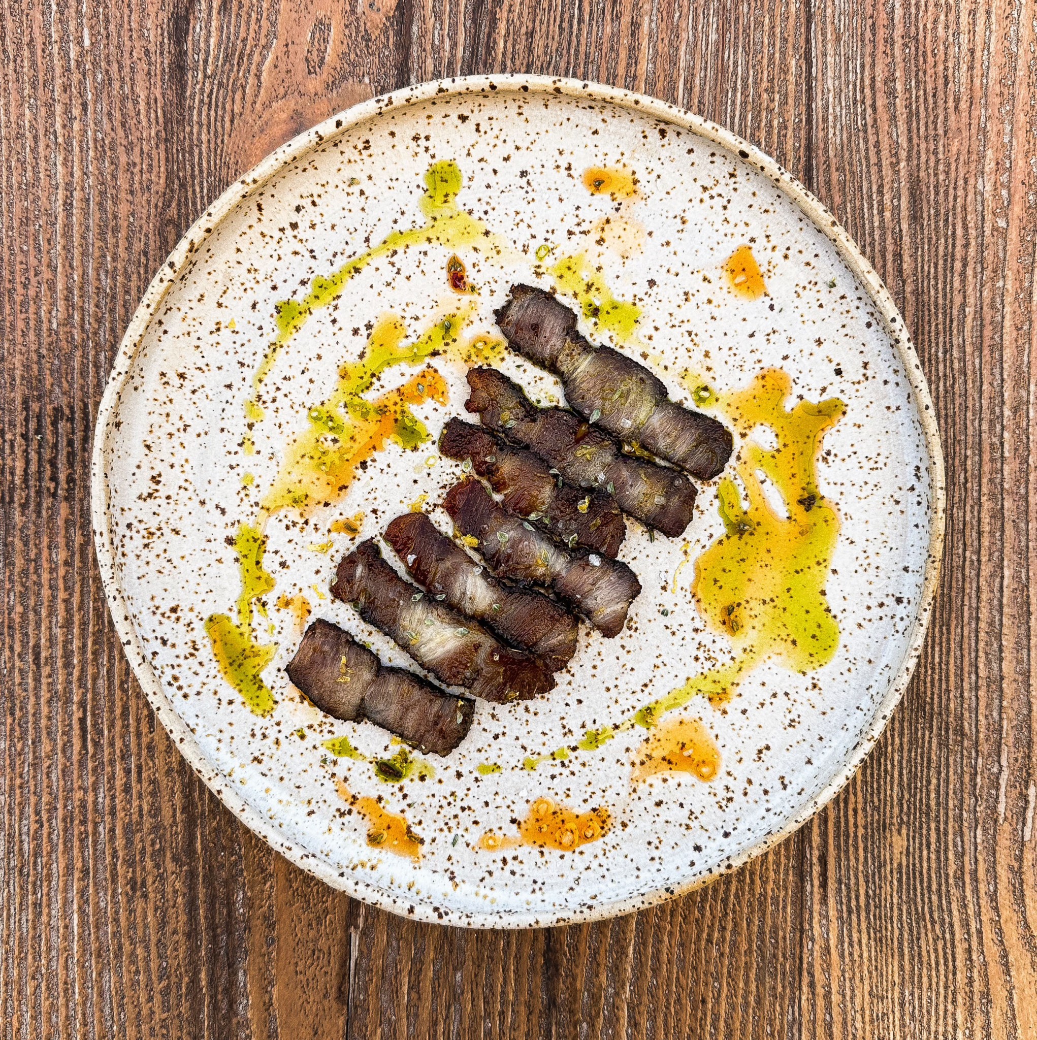 Yalos – Fun dining στη μαγική παραλία του Έξω Γιαλού στη Σαντορίνη