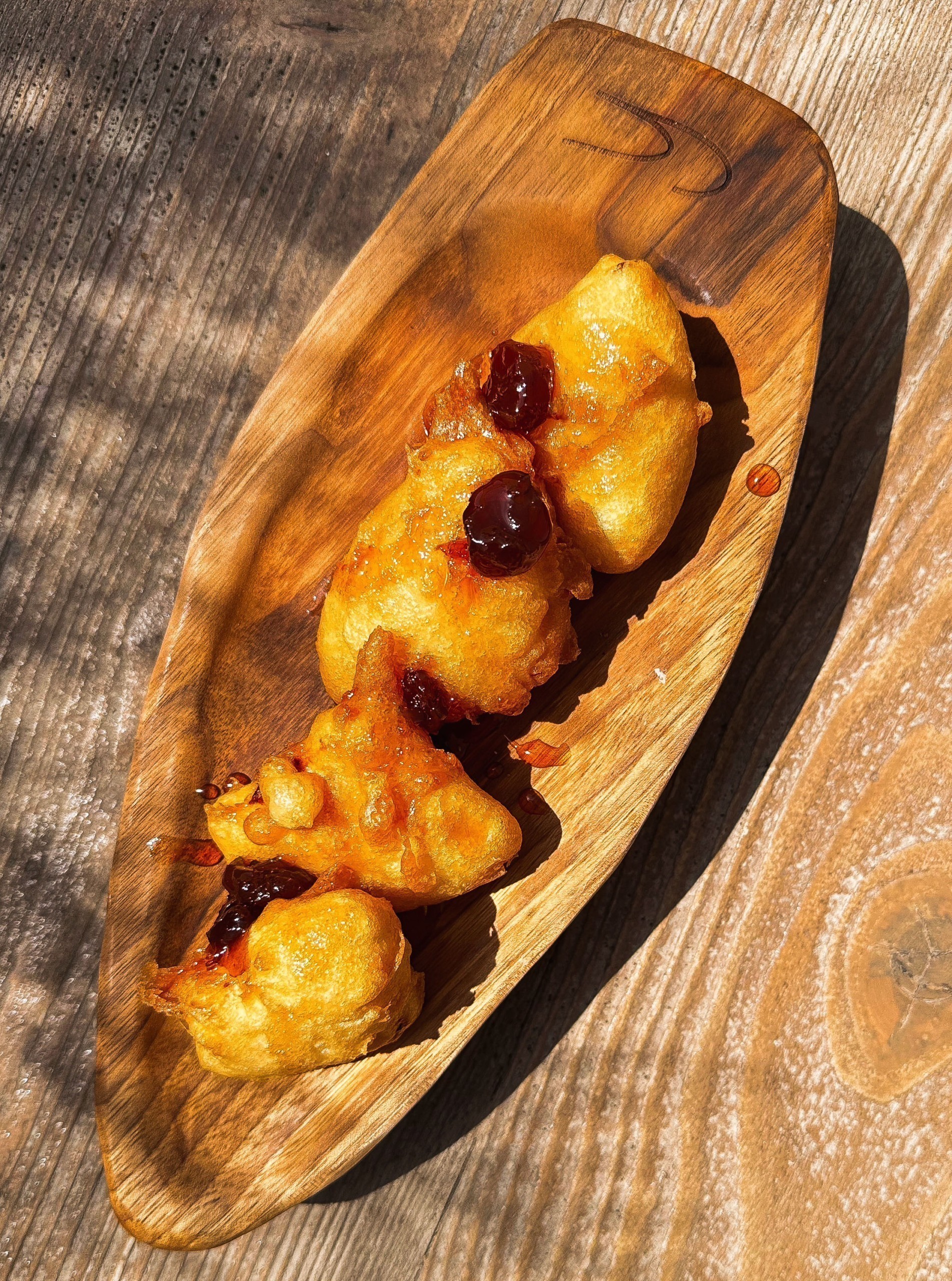 Yalos – Fun dining στη μαγική παραλία του Έξω Γιαλού στη Σαντορίνη