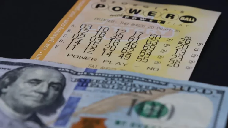 Στα $900 εκατ. το έπαθλο του Powerball – Πόσο φόρο θα πληρώσει ο νικητής