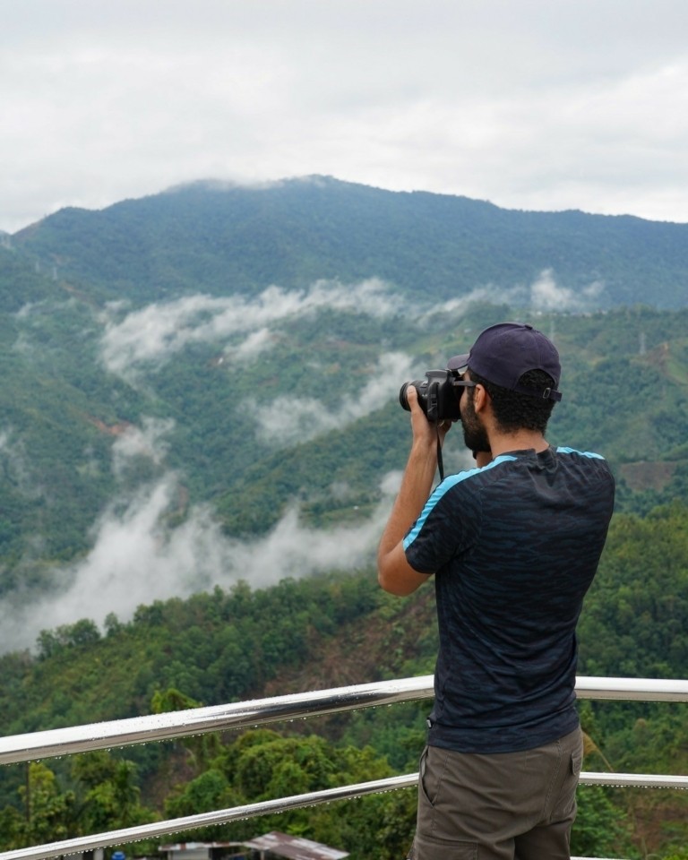 Το κολέγιο των 85.000 ευρώ ετησίως που ταξιδεύει τους μαθητές του σε όλο τον κόσμο – και στην Ελλάδα