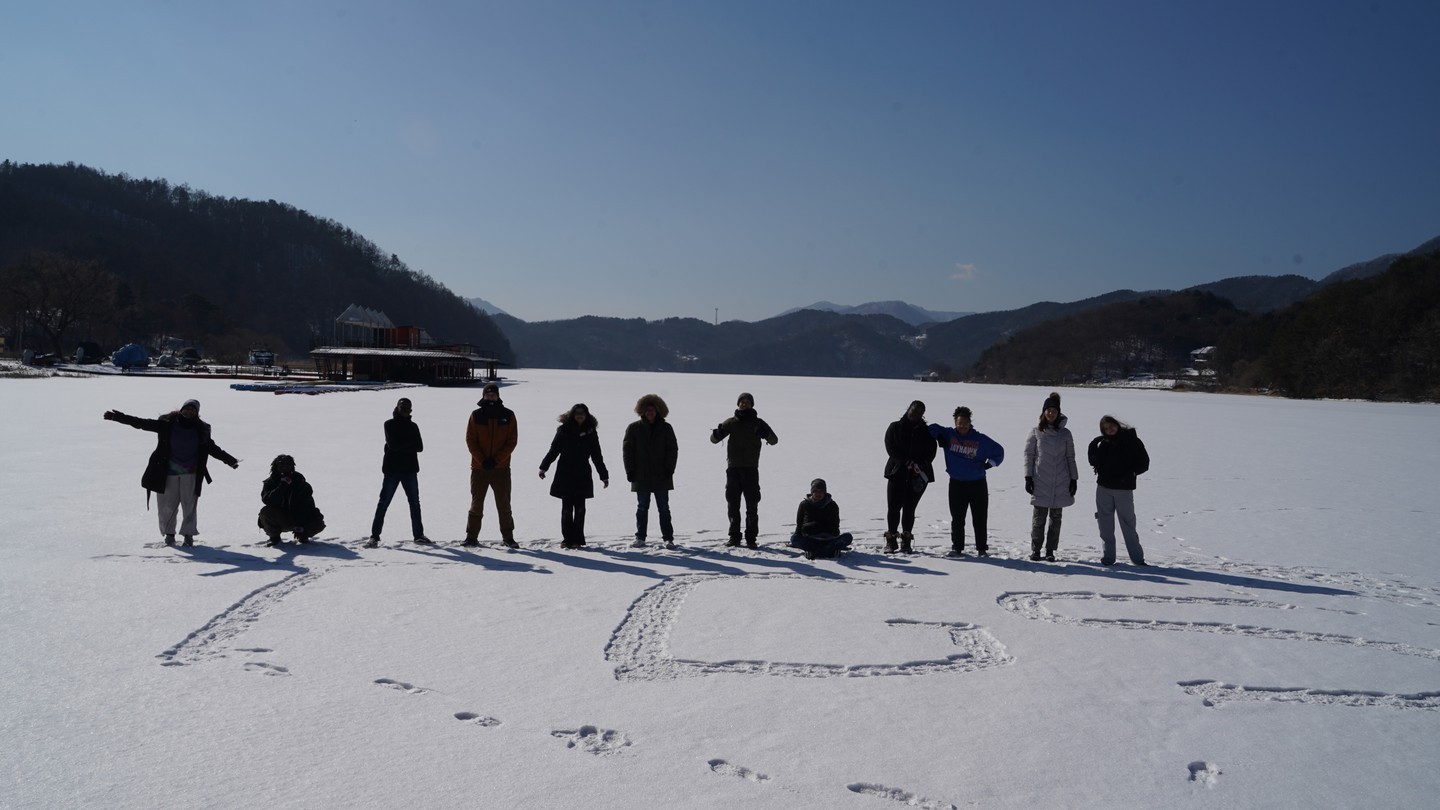 Το κολέγιο των 85.000 ευρώ ετησίως που ταξιδεύει τους μαθητές του σε όλο τον κόσμο – και στην Ελλάδα