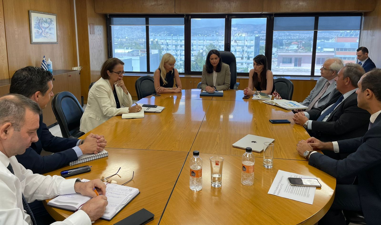 Επίσκεψη Κεραμέως στο ΕΚΔΔΑ: «Διαμορφώνουμε μια Διοίκηση προσανατολισμένη στην εξυπηρέτηση του πολίτη»