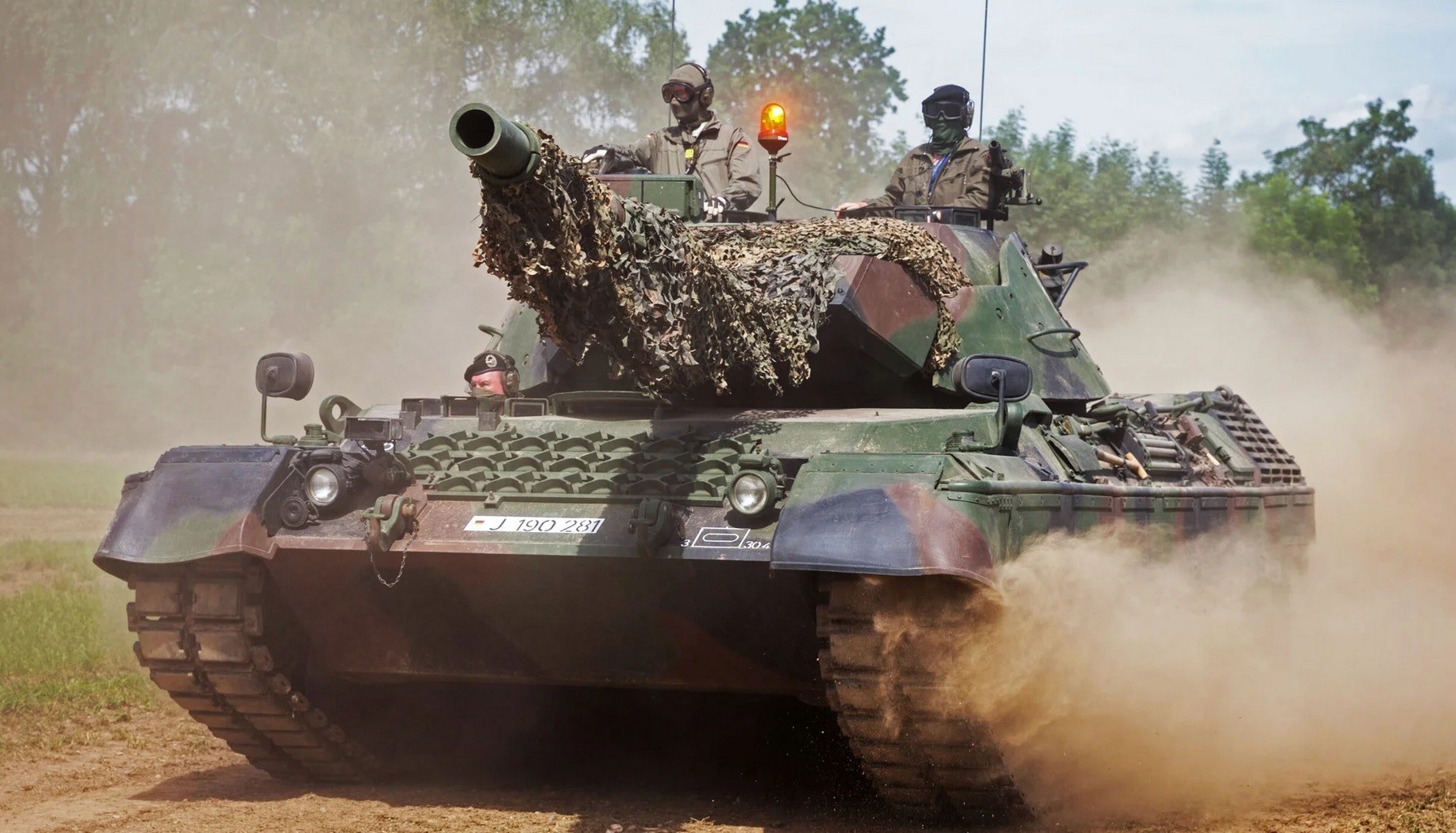 Η γερμανική Rheinmetall αγόρασε 25 Leopard για την Ουκρανία – Κινητοποιούν στρατεύματα στα σύνορα οι Ρώσοι (tweet)