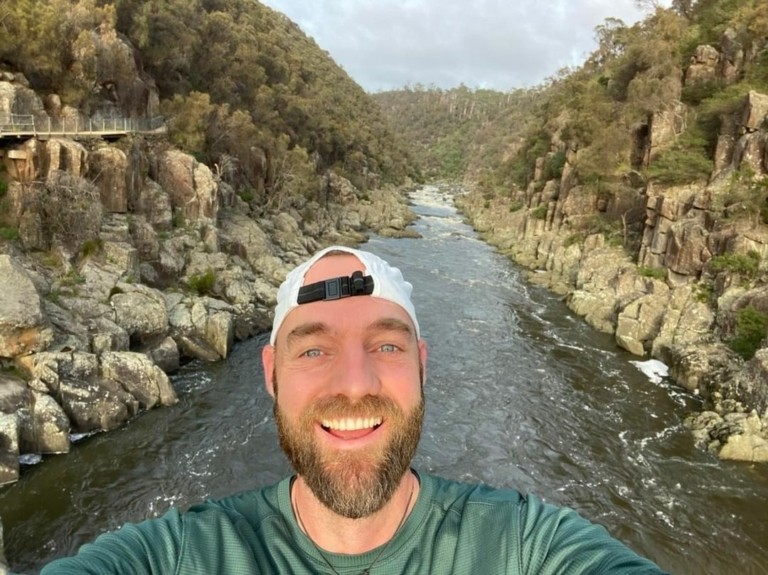 O άνθρωπος που επισκέφθηκε 203 χώρες σε 10 χρόνια χωρίς να πετάξει με αεροπλάνο