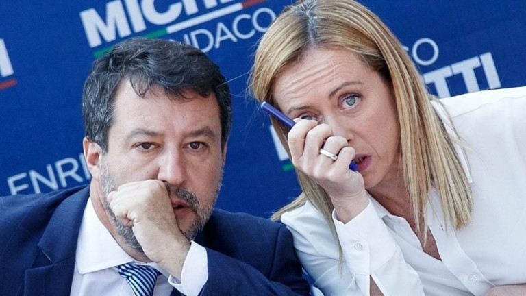 Politico: Κιάντι, μπριζόλες και φιάσκο – Πώς η Ιταλία απέτυχε να φορολογήσει τις τράπεζες