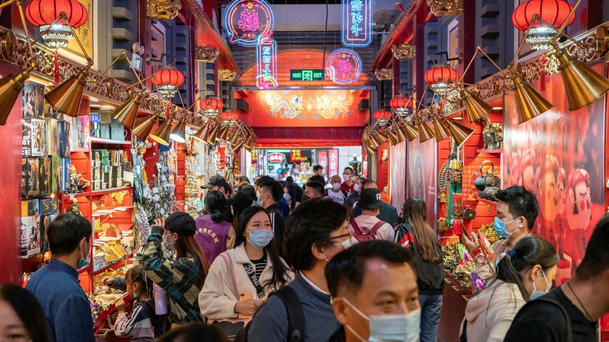 Οι Κινέζοι καταναλωτές «σφίγγουν τα ζωνάρια» – Υπό πίεση η οικονομία (πίνακες)
