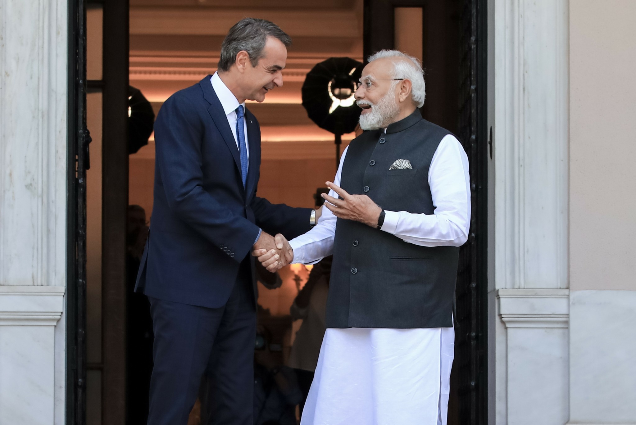 DW για επίσκεψη Μόντι: Τι καθιστά την Ελλάδα ιδιαίτερα ελκυστική για επενδύσεις