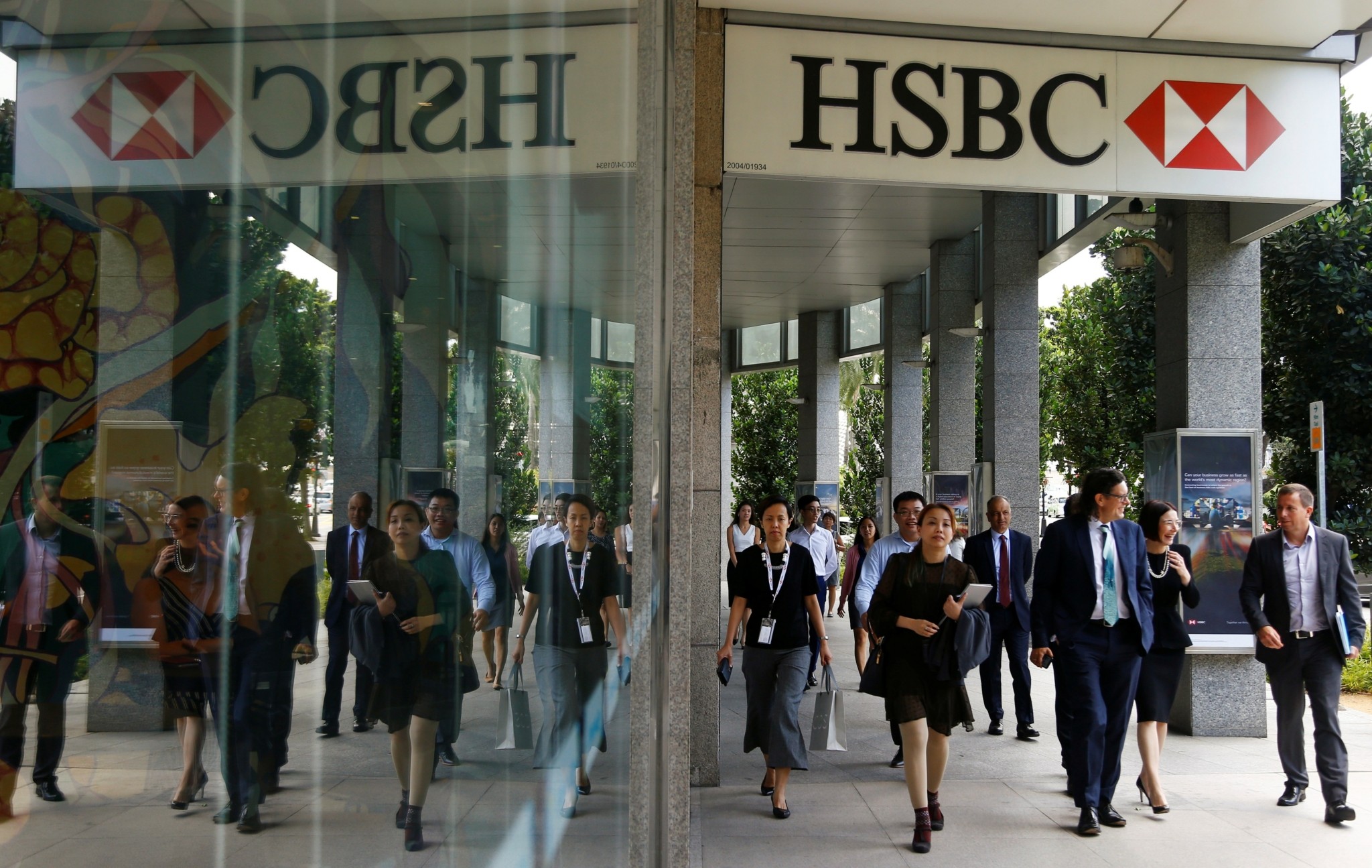 Η HSBC προχωρά στη δεύτερη επαναγορά μετοχών για το 2023