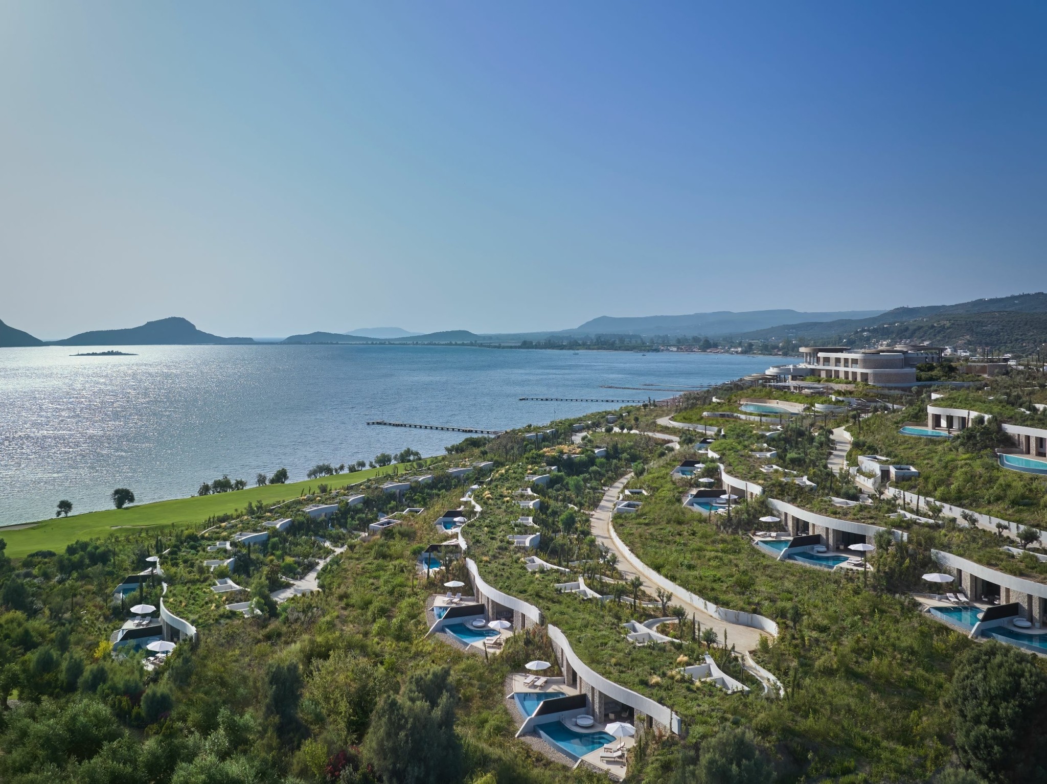 Costa Navarino: Στο ελληνικό Top 10 τα τέσσερα ξενοδοχεία της