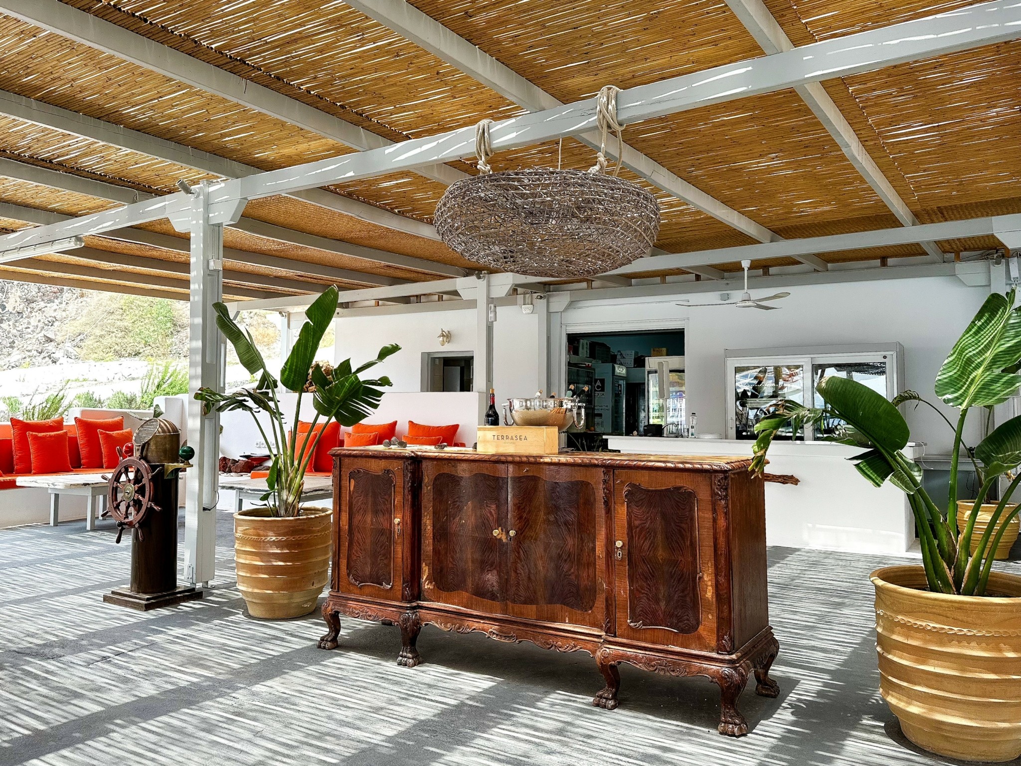 Qhera – Koρυφαία εμπειρία γαστρονομίας πάνω στα κύματα της Θηρασιάς