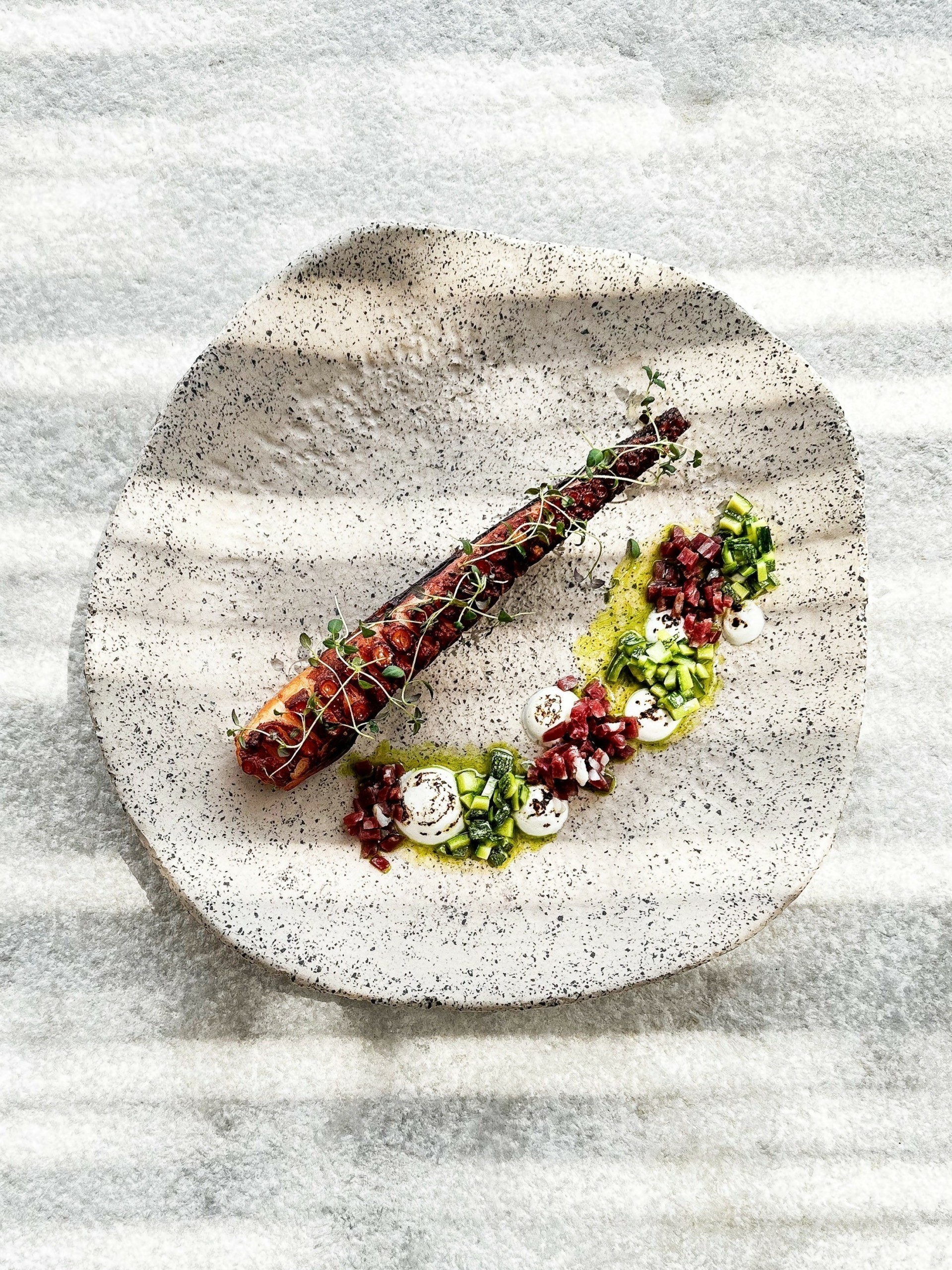 Qhera – Koρυφαία εμπειρία γαστρονομίας πάνω στα κύματα της Θηρασιάς