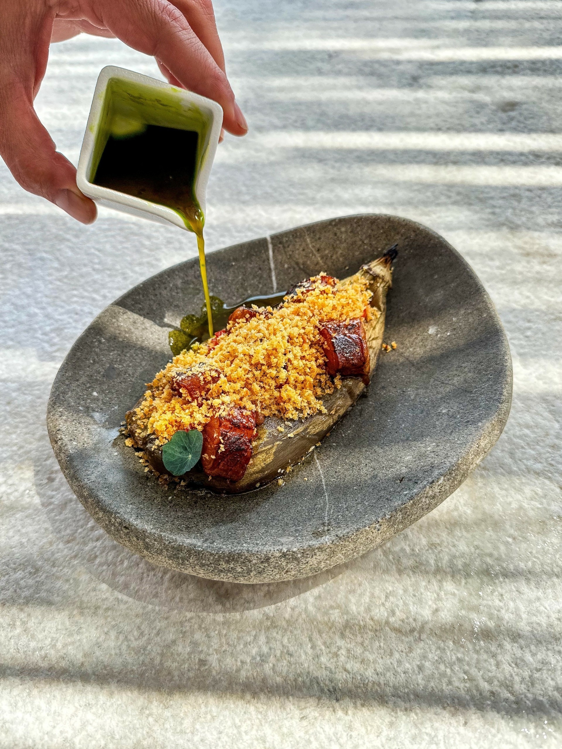 Qhera – Koρυφαία εμπειρία γαστρονομίας πάνω στα κύματα της Θηρασιάς