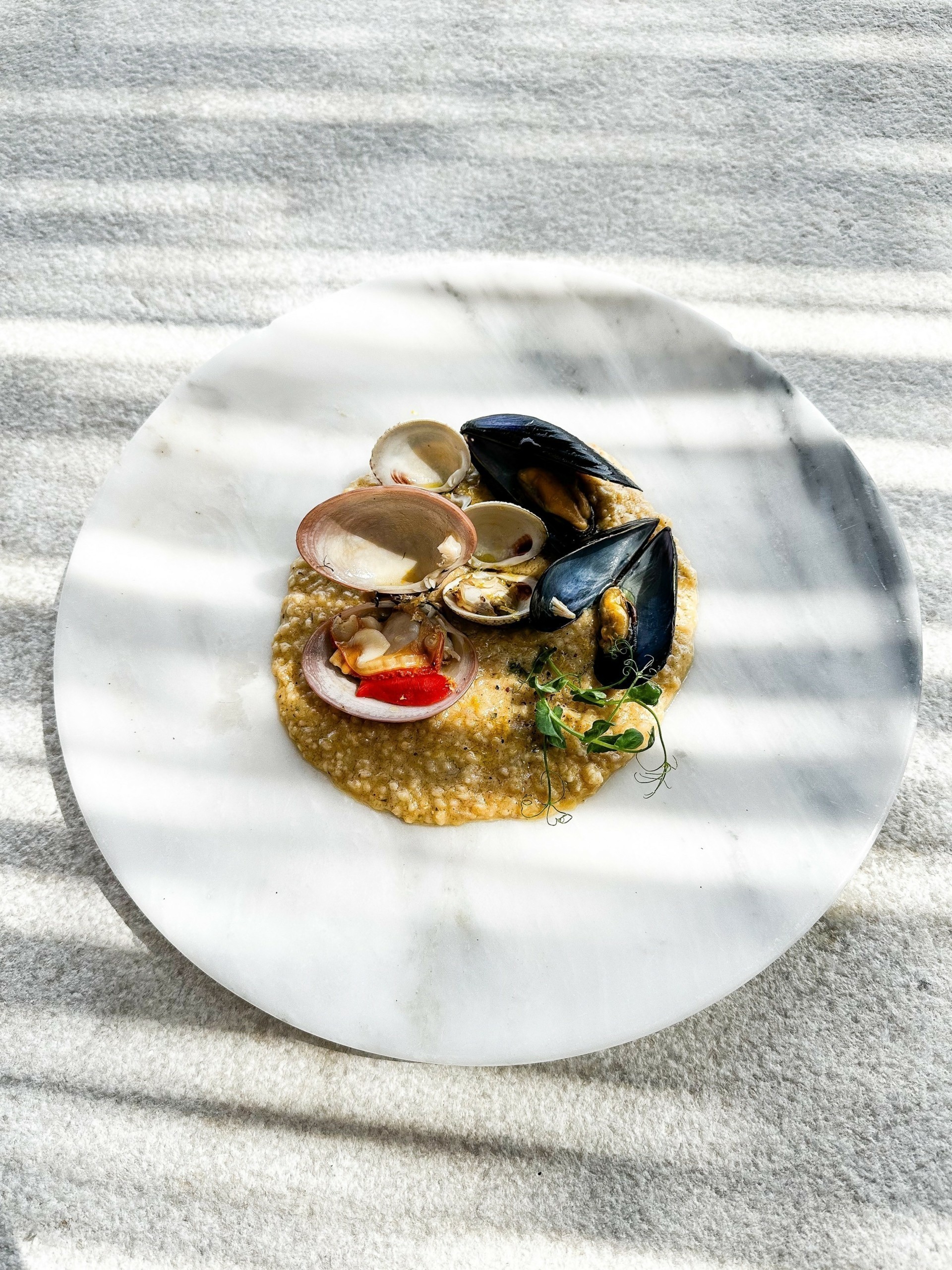 Qhera – Koρυφαία εμπειρία γαστρονομίας πάνω στα κύματα της Θηρασιάς