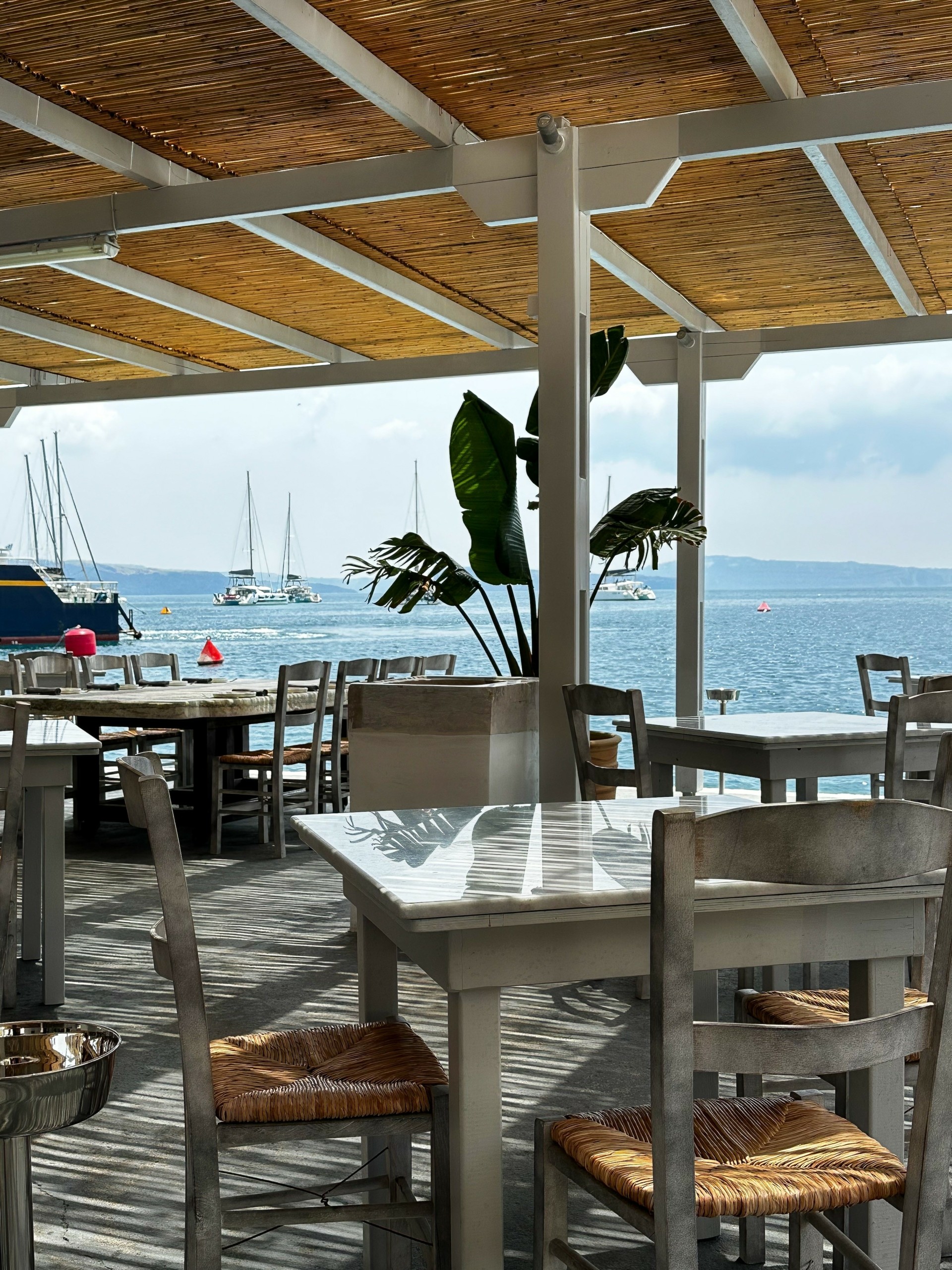 Qhera – Koρυφαία εμπειρία γαστρονομίας πάνω στα κύματα της Θηρασιάς