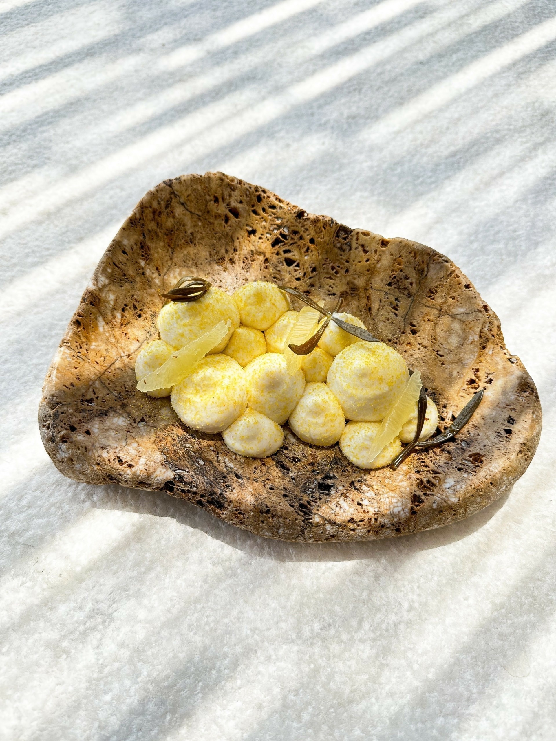 Qhera – Koρυφαία εμπειρία γαστρονομίας πάνω στα κύματα της Θηρασιάς