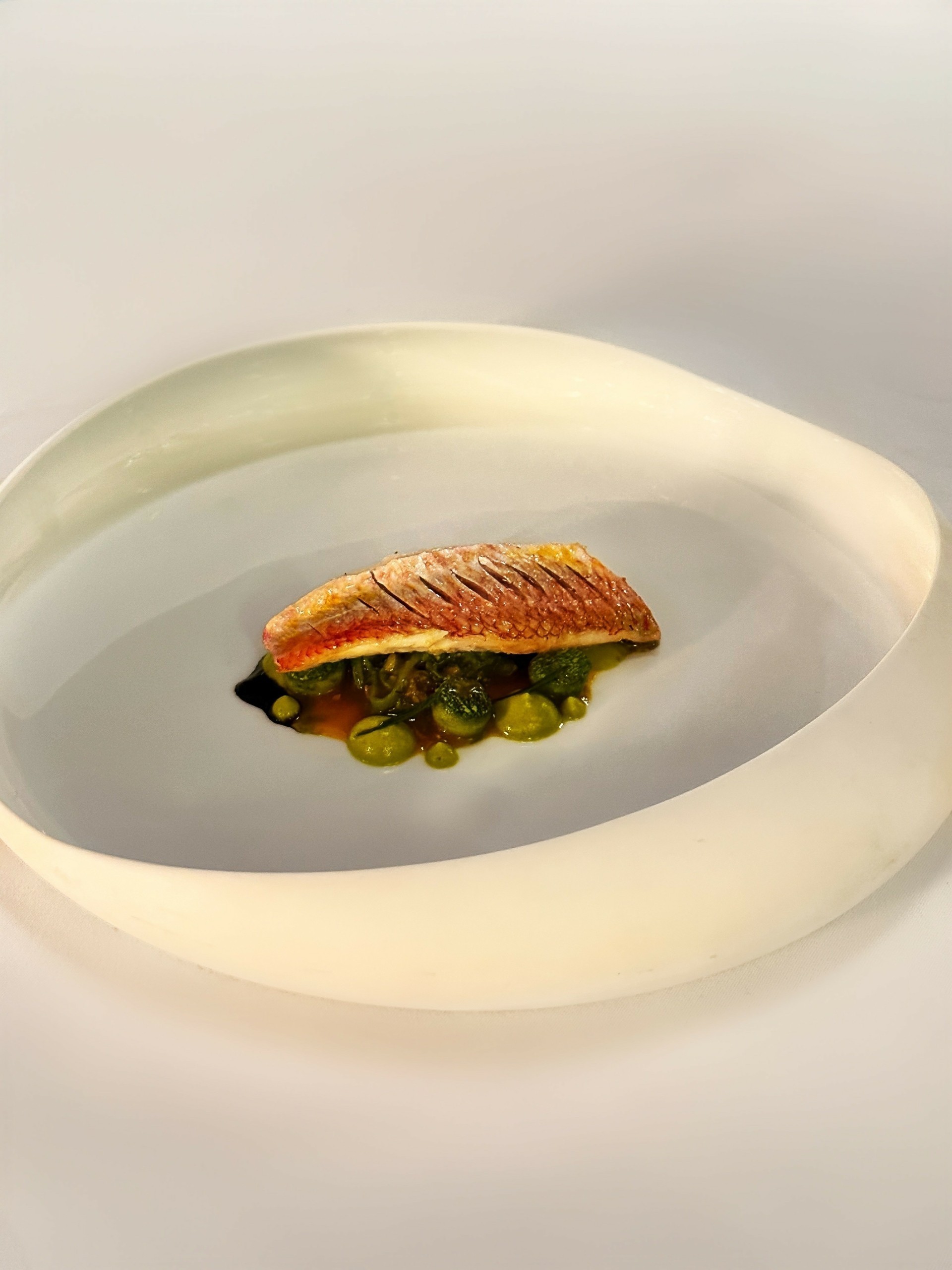 Selene: Δοκιμάζουμε το μενού του εμβληματικού εστιατορίου της Σαντορίνης