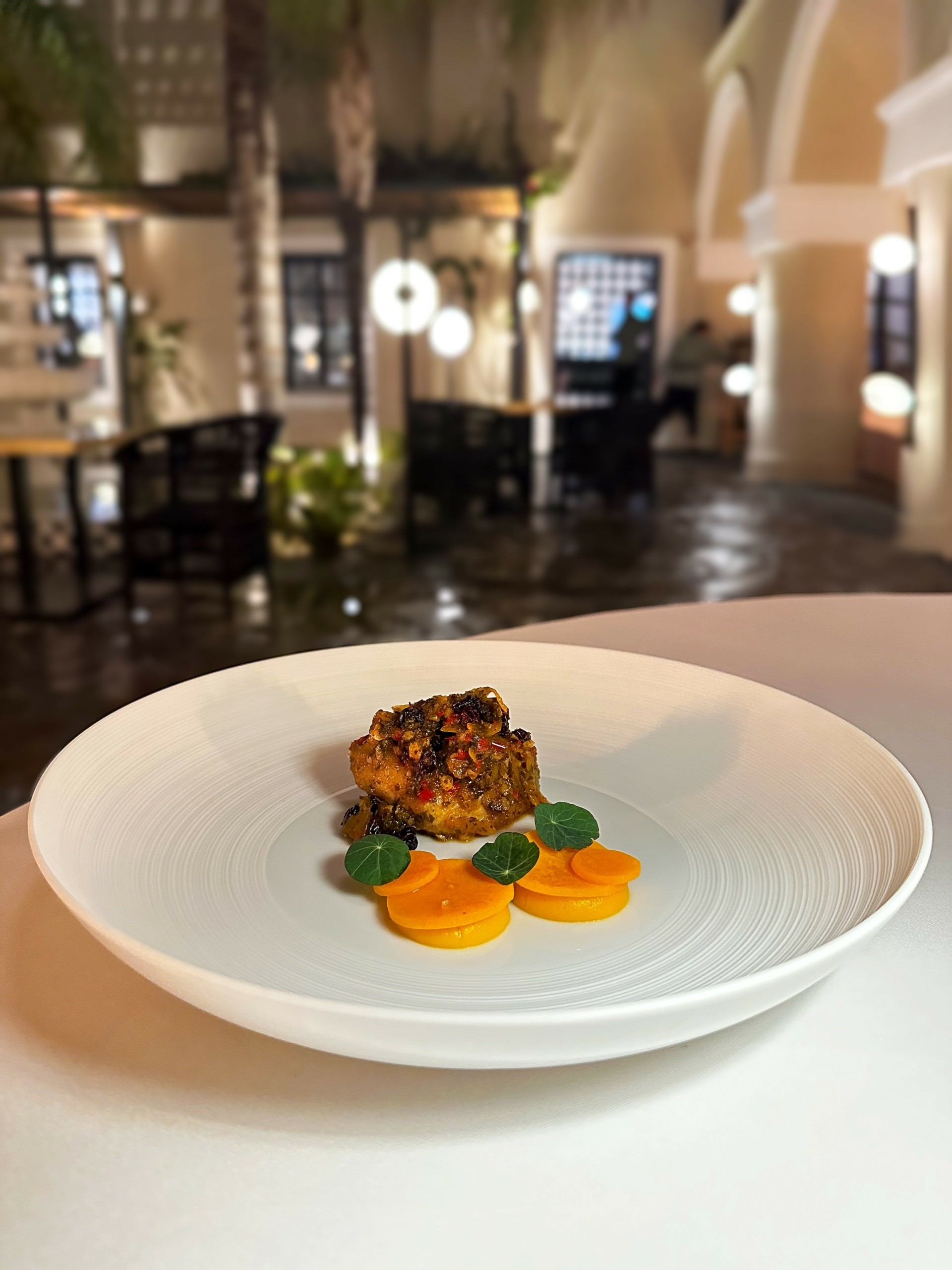 Selene: Δοκιμάζουμε το μενού του εμβληματικού εστιατορίου της Σαντορίνης