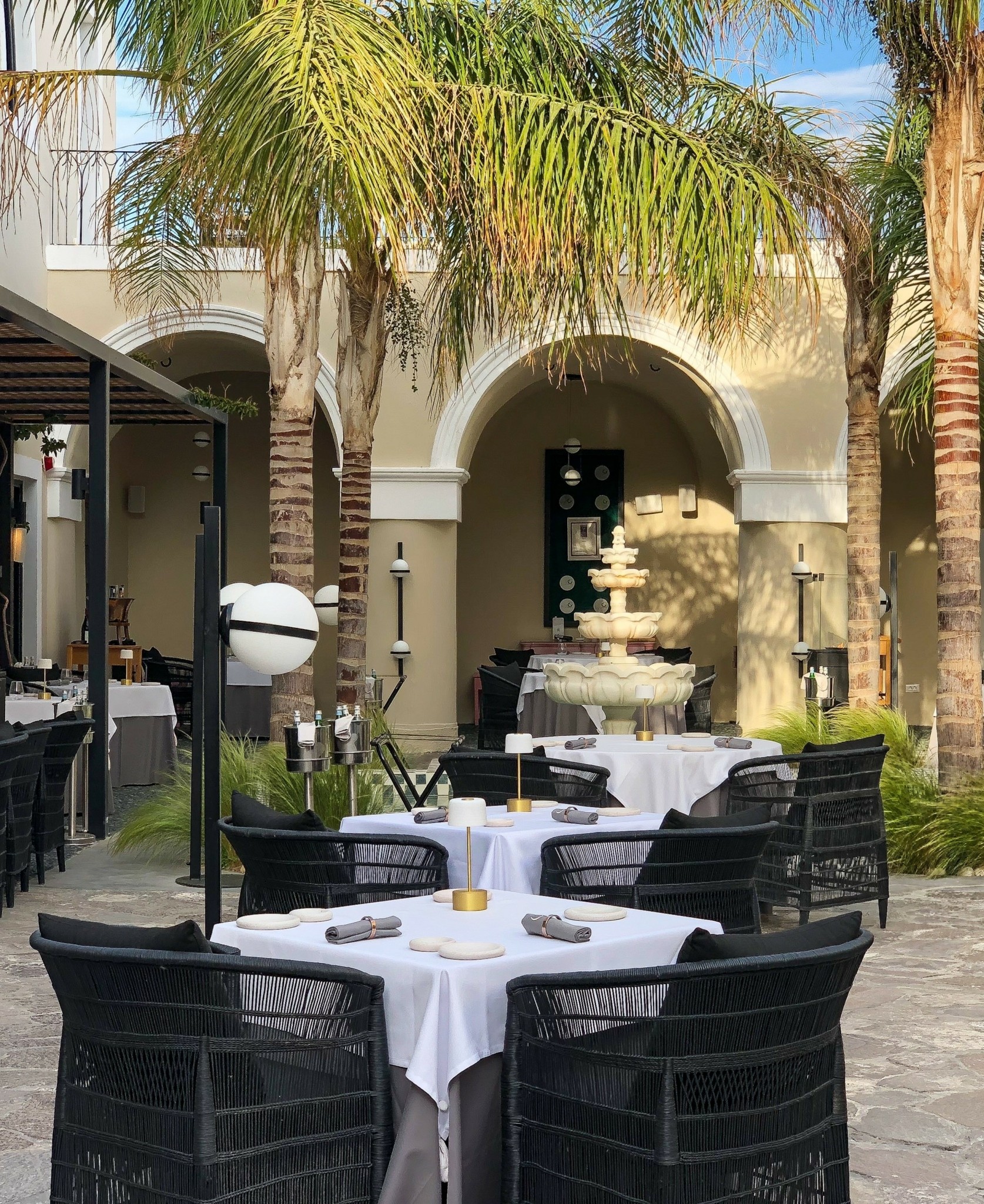 Selene: Δοκιμάζουμε το μενού του εμβληματικού εστιατορίου της Σαντορίνης