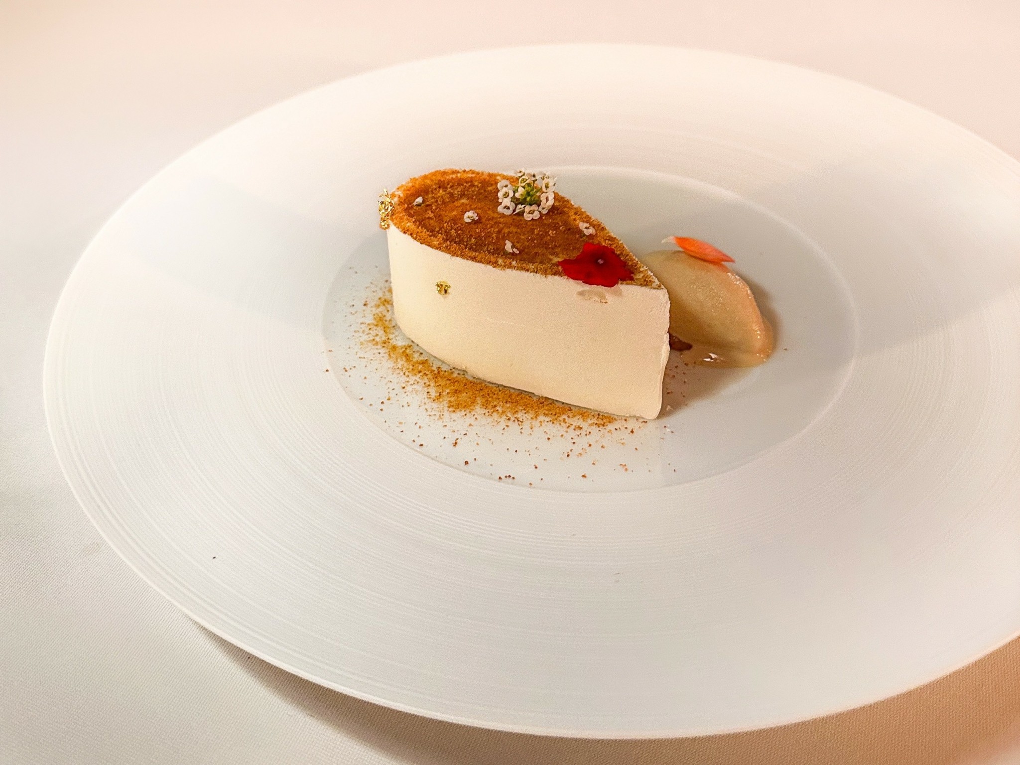 Selene: Δοκιμάζουμε το μενού του εμβληματικού εστιατορίου της Σαντορίνης